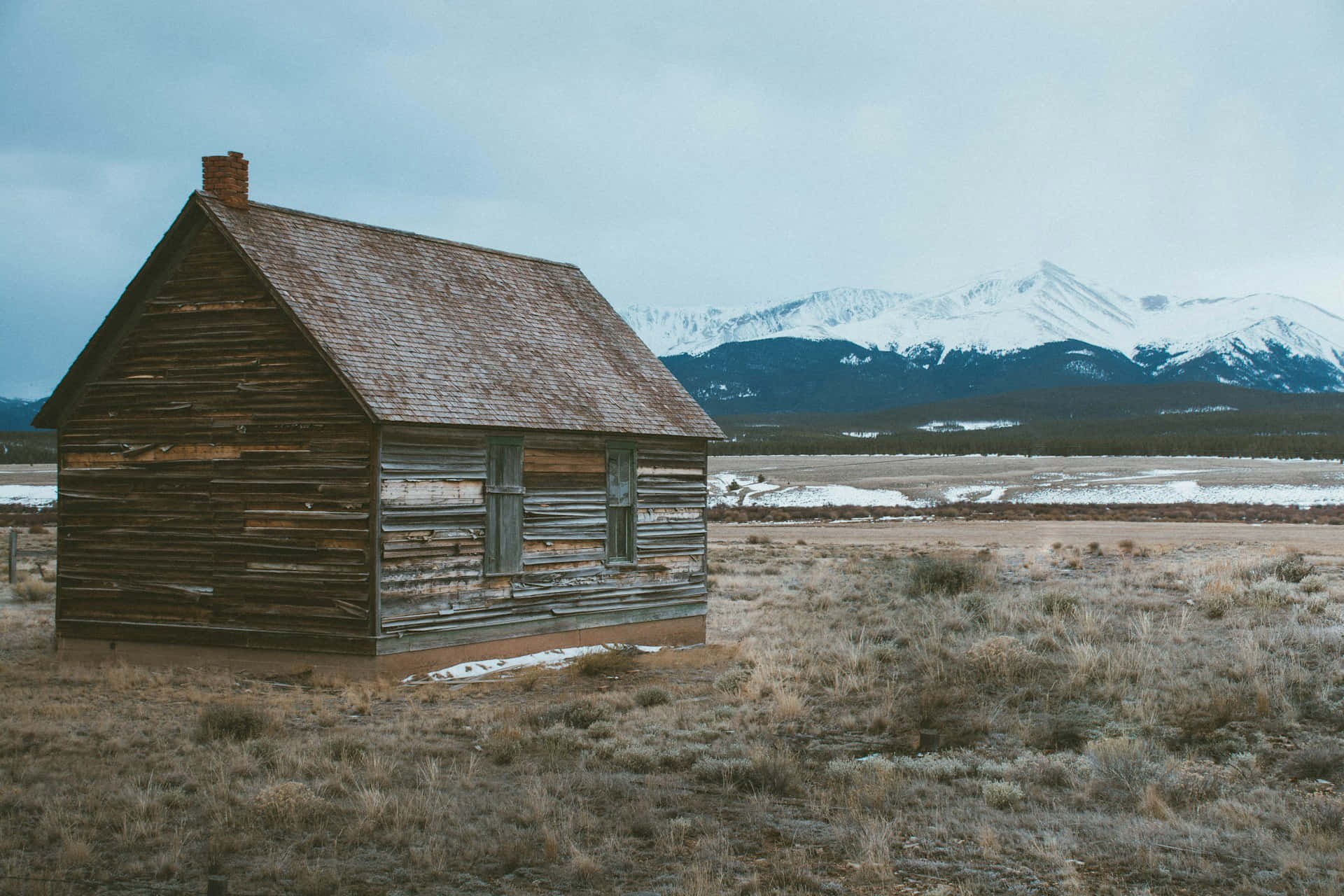 rustic log cabin, snowy field, snow-capped mountains, Full HD Desktop Wallpaper