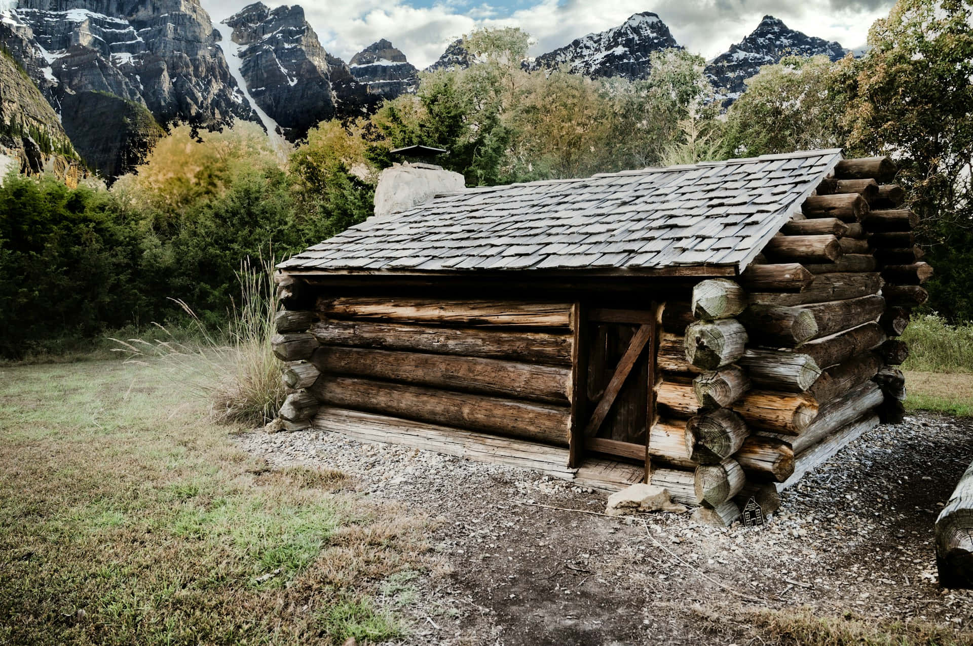 rustic log cabin, weathered roof, snow-dusted mountains, Full HD Desktop Wallpaper