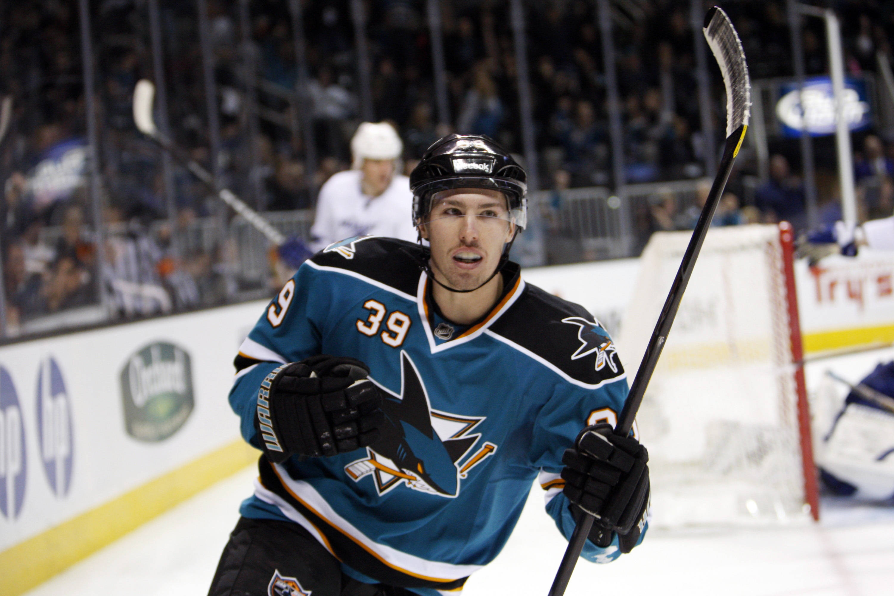 Logan Couture, teal and black Sharks jersey, number 39, 2K Desktop Wallpaper