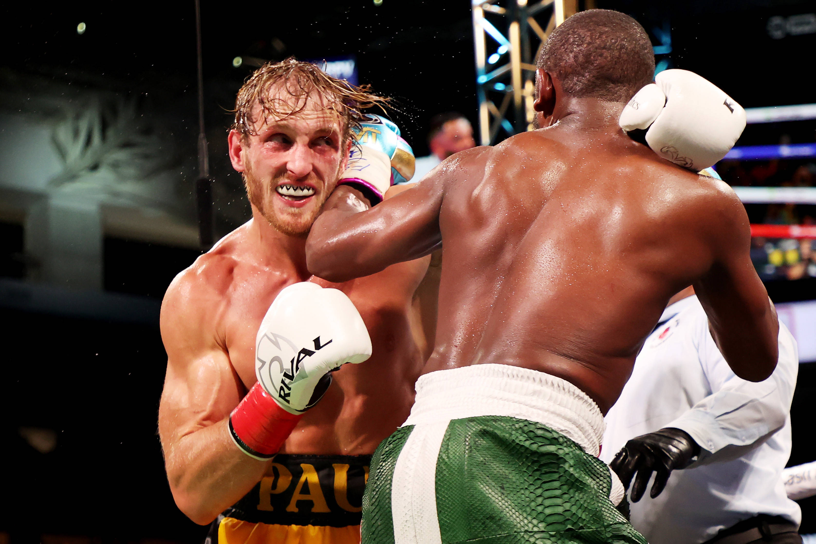 Logan Paul, boxing match, rain-slicked ring, 2K Desktop Wallpaper