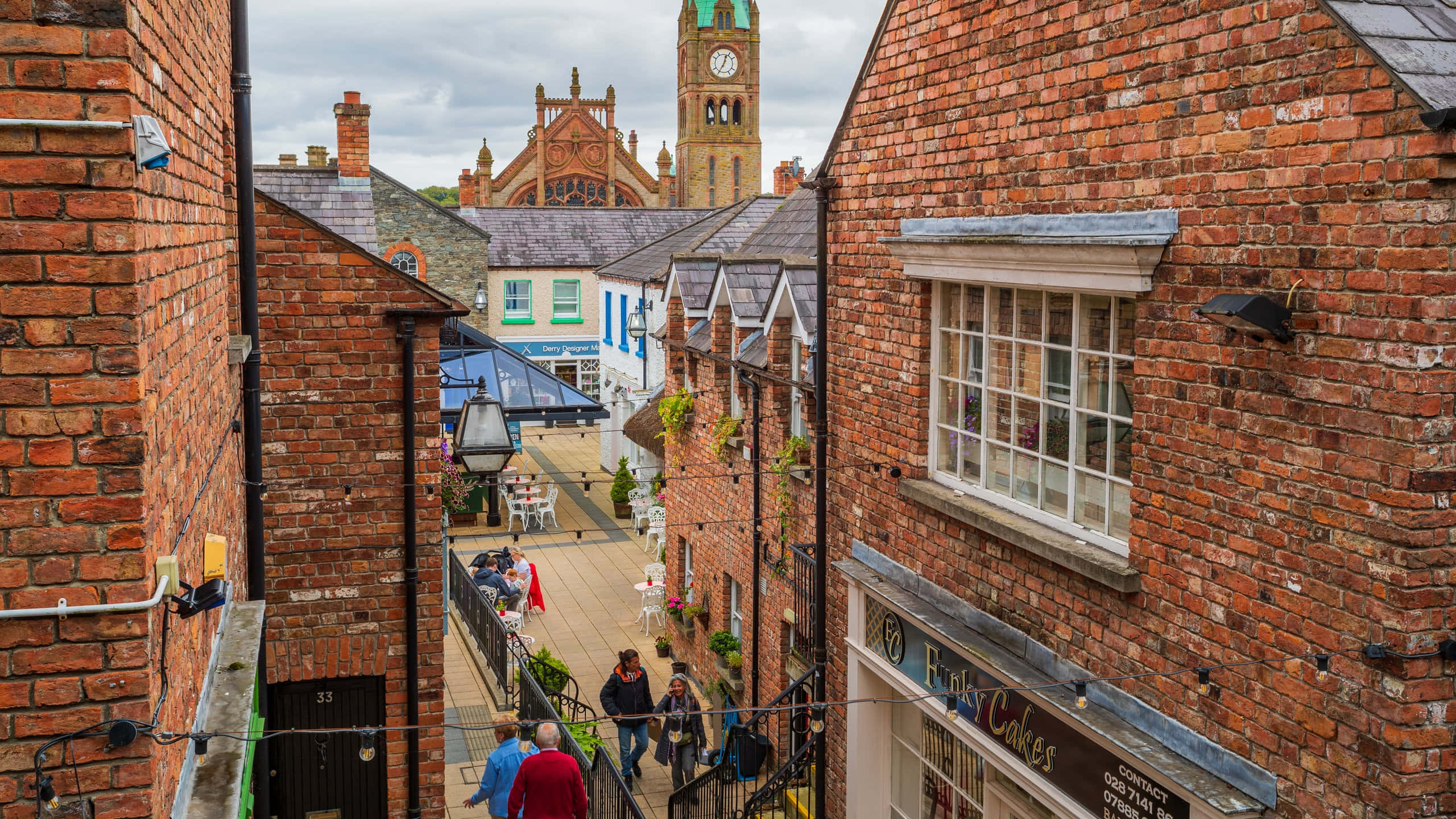 Londonderry, street view, historic clock tower, 2K Desktop Wallpaper