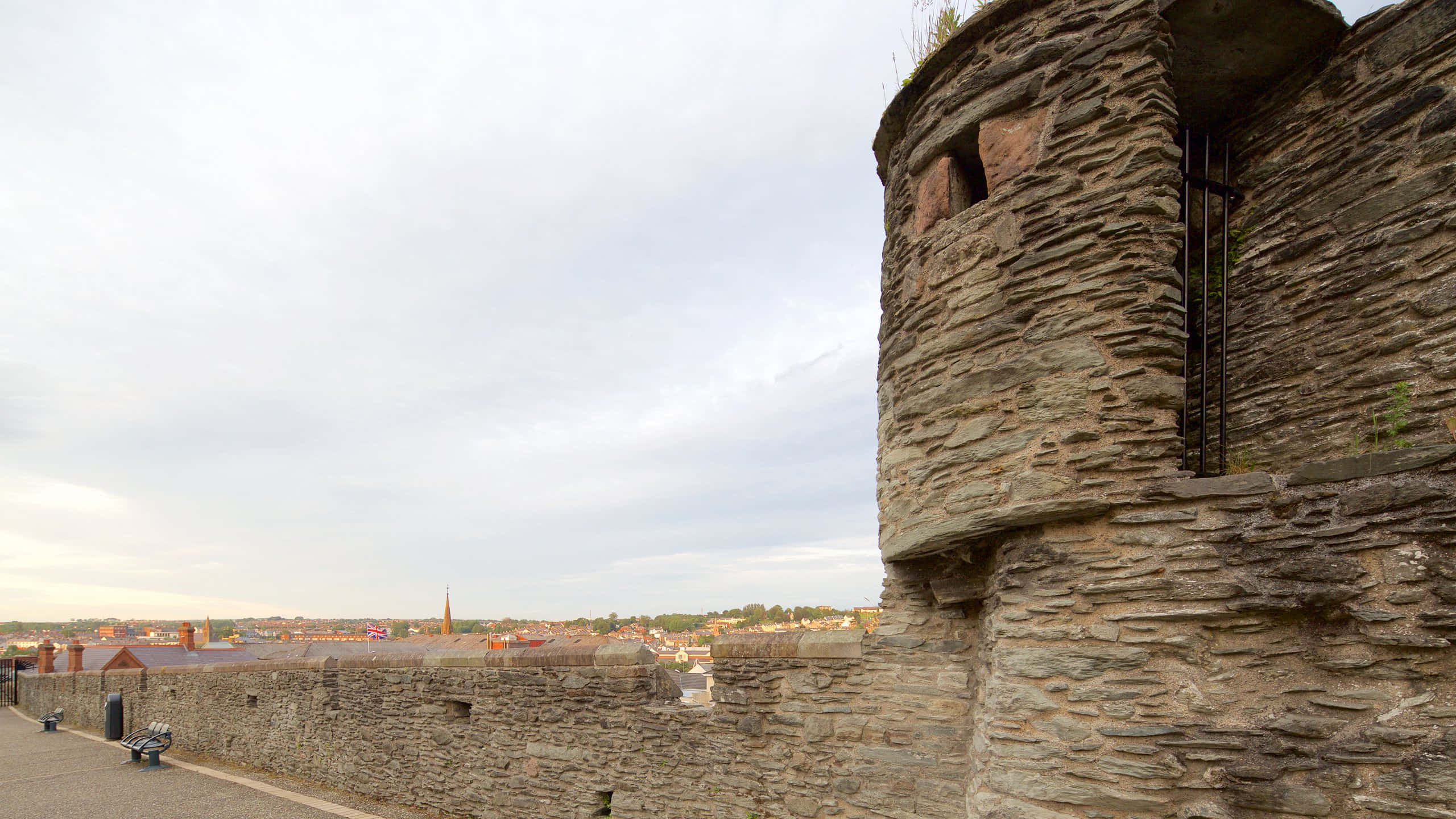 Londonderry, ancient city walls, stone castle wall, 2K Desktop Wallpaper