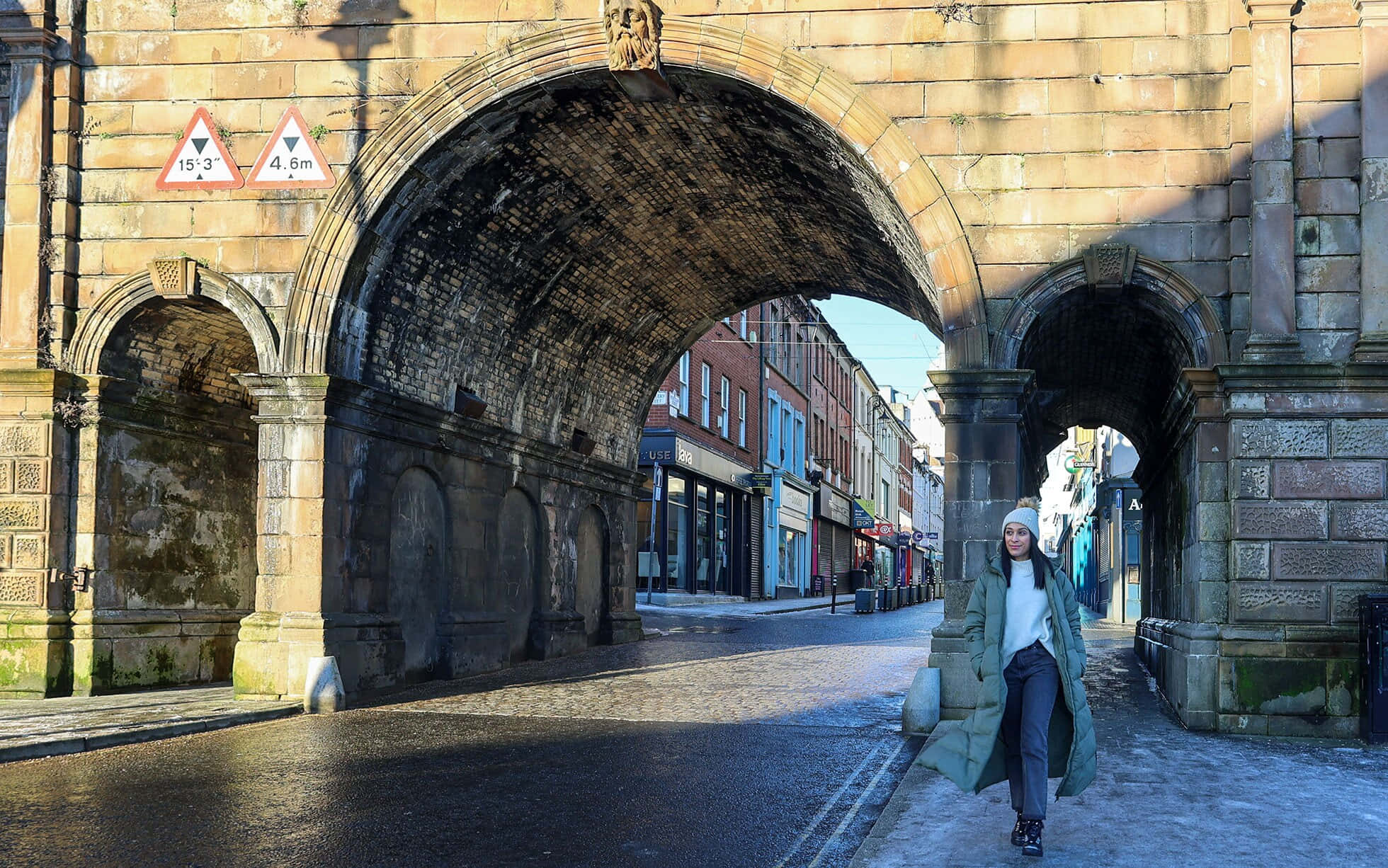 Londonderry, archway, pedestrian, Full HD Desktop Wallpaper
