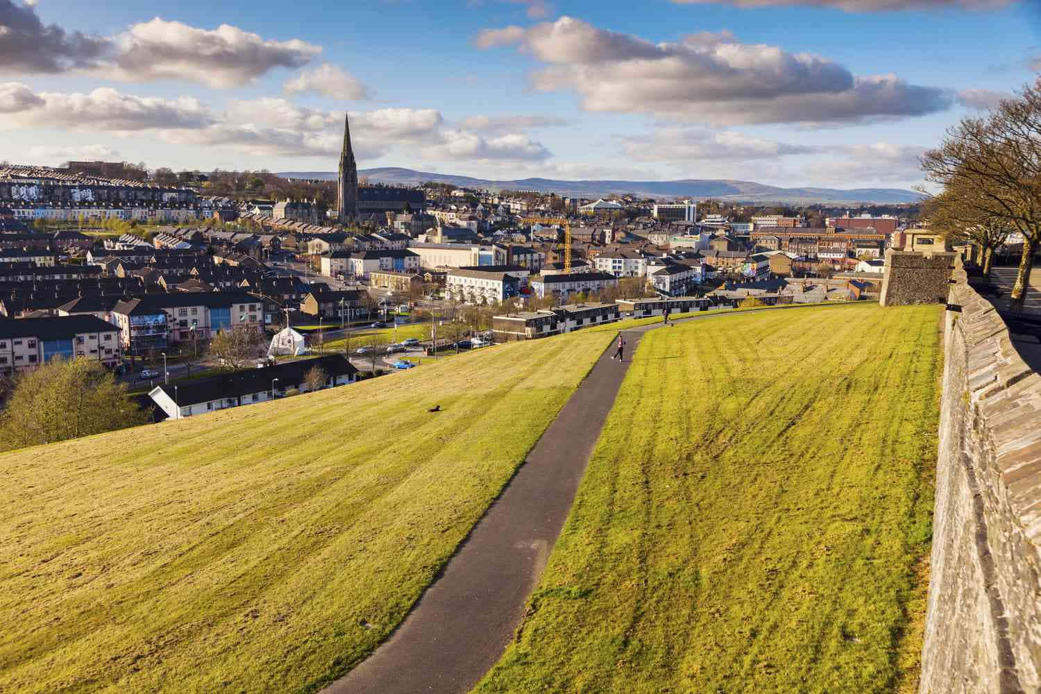 Londonderry, cityscape, grassy hill, HD Desktop Wallpaper