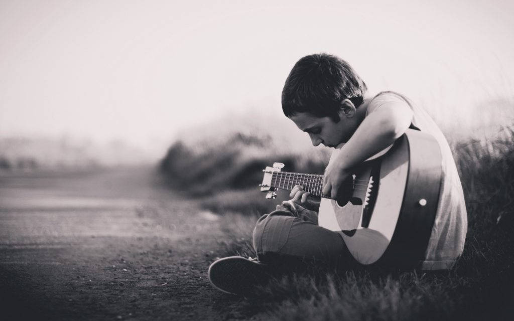 acoustic guitar, roadside, monochrome tone, SD Desktop Wallpaper