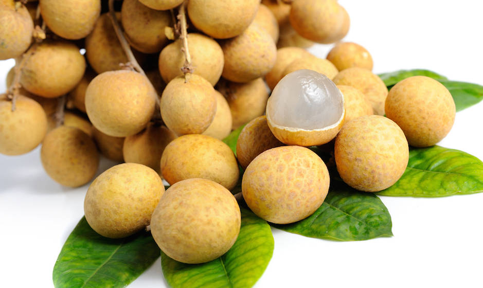 longan, translucent white flesh, green leaves, SD Desktop Wallpaper