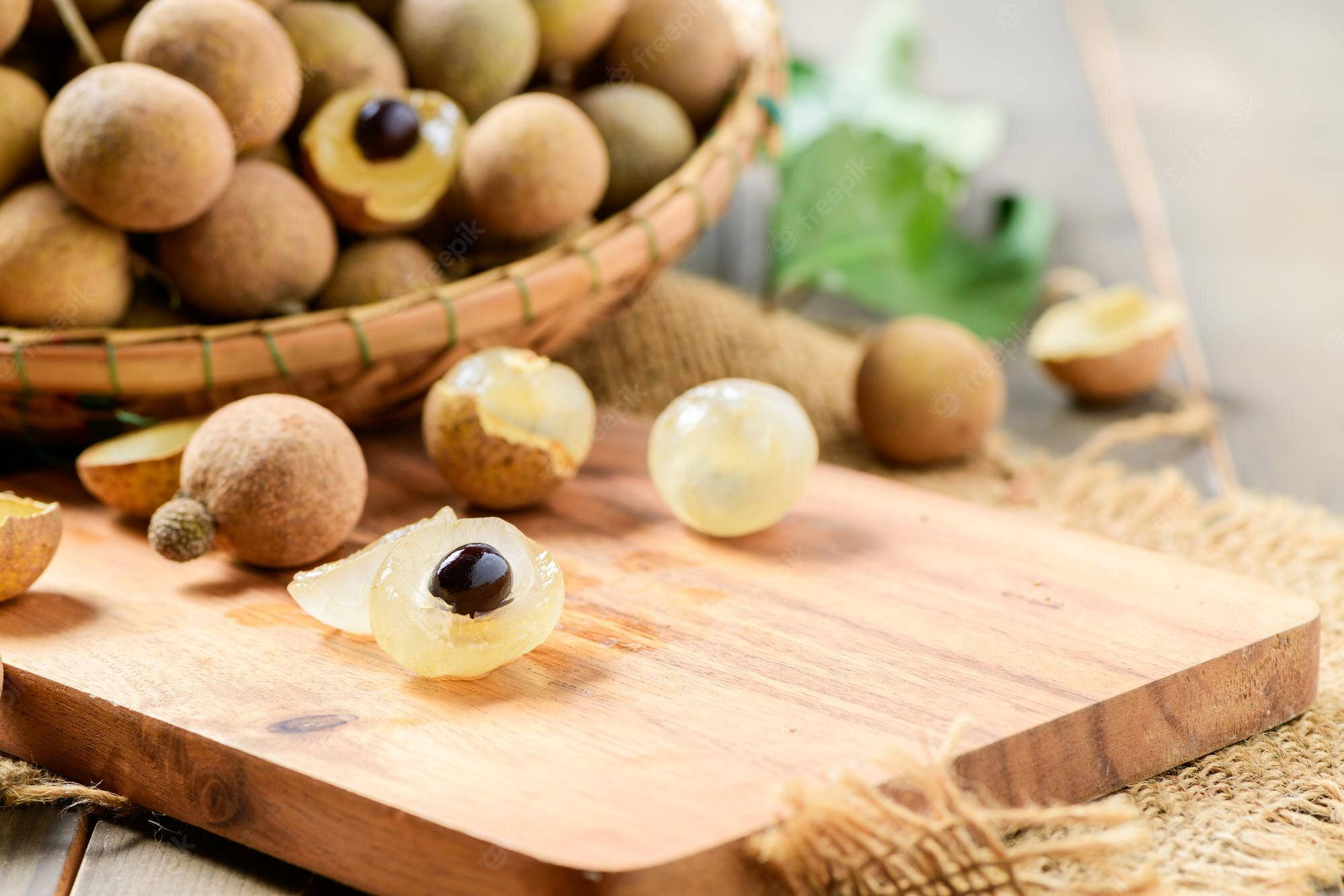 longan fruits, translucent white flesh, dark seeds, Full HD Desktop Wallpaper