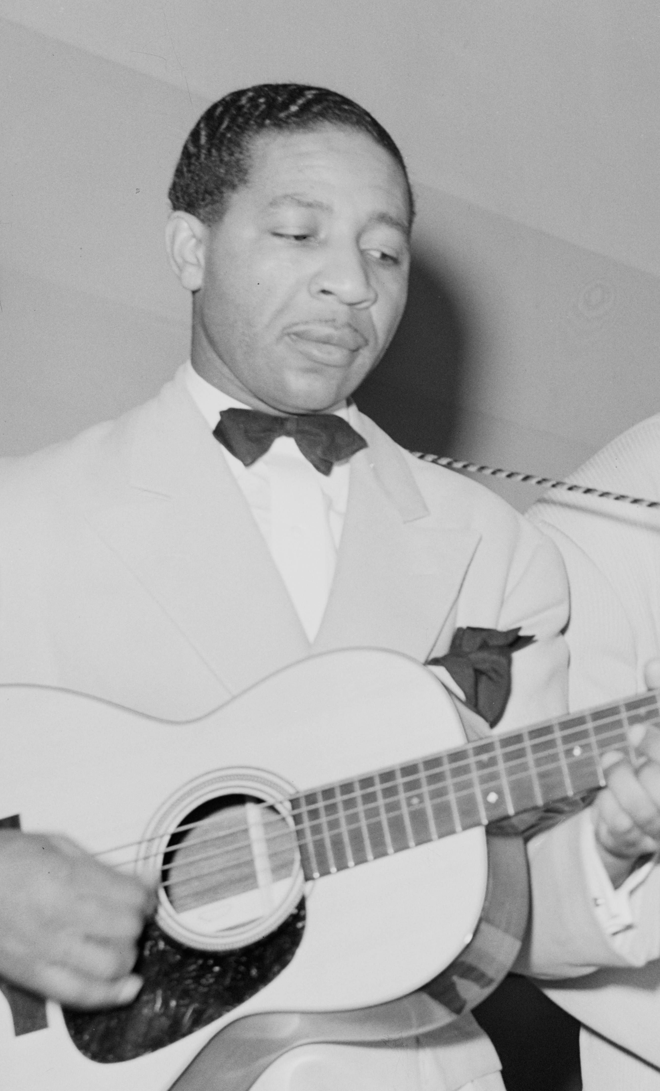 Lonnie Johnson, black and white portrait, white suit, 4K Phone Wallpaper