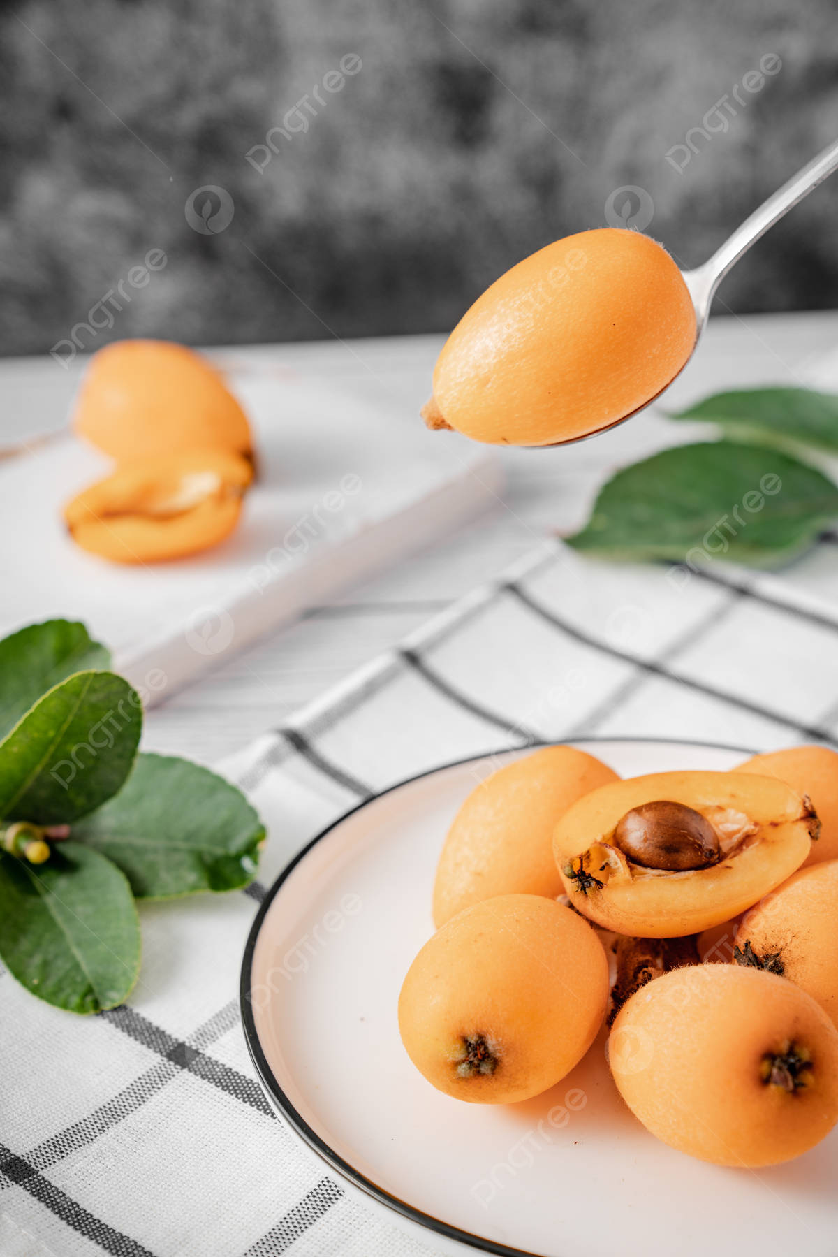 loquat fruit, plate, checkered cloth, HD Phone Wallpaper
