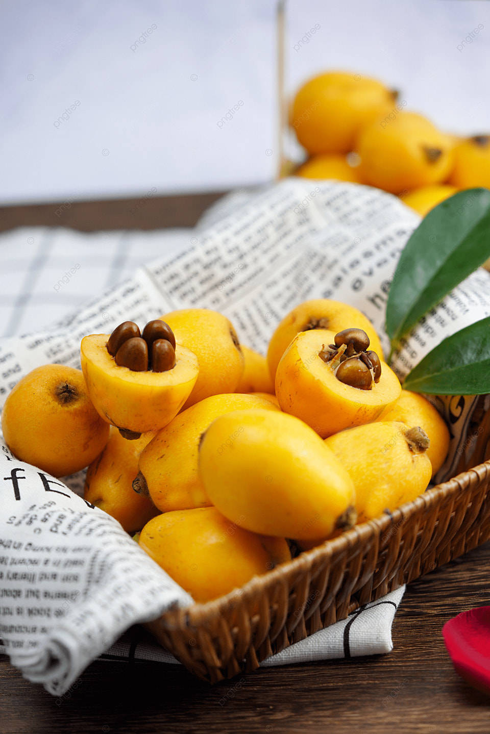 loquat fruit basket, vibrant yellow loquats, dark seeds, HD Phone Wallpaper
