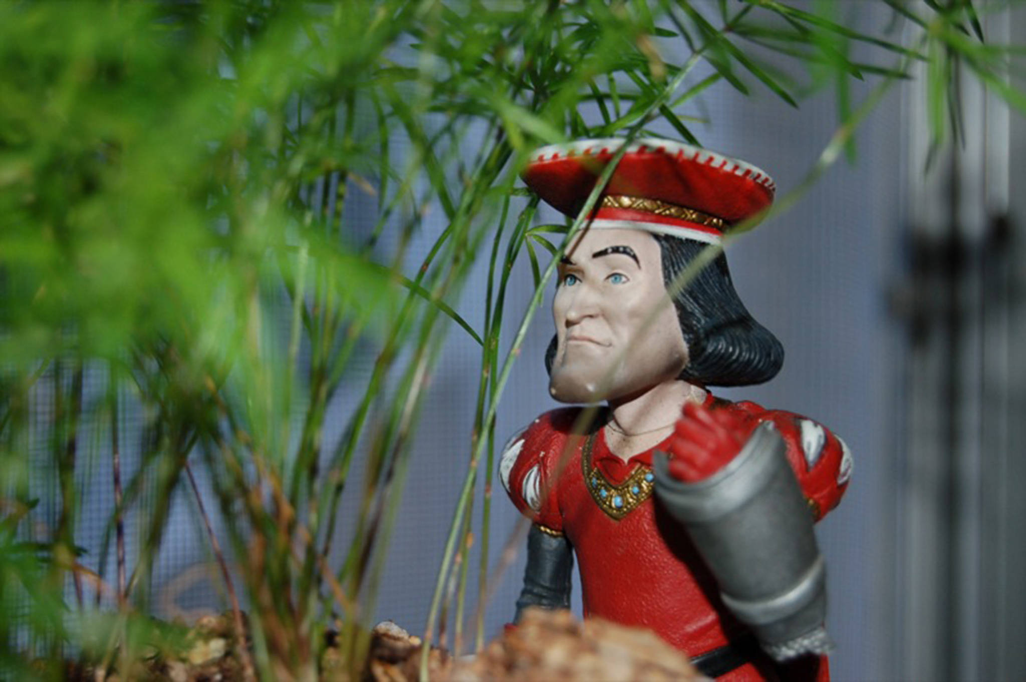 Lord Farquaad, red armor, hat, Full HD Desktop Wallpaper