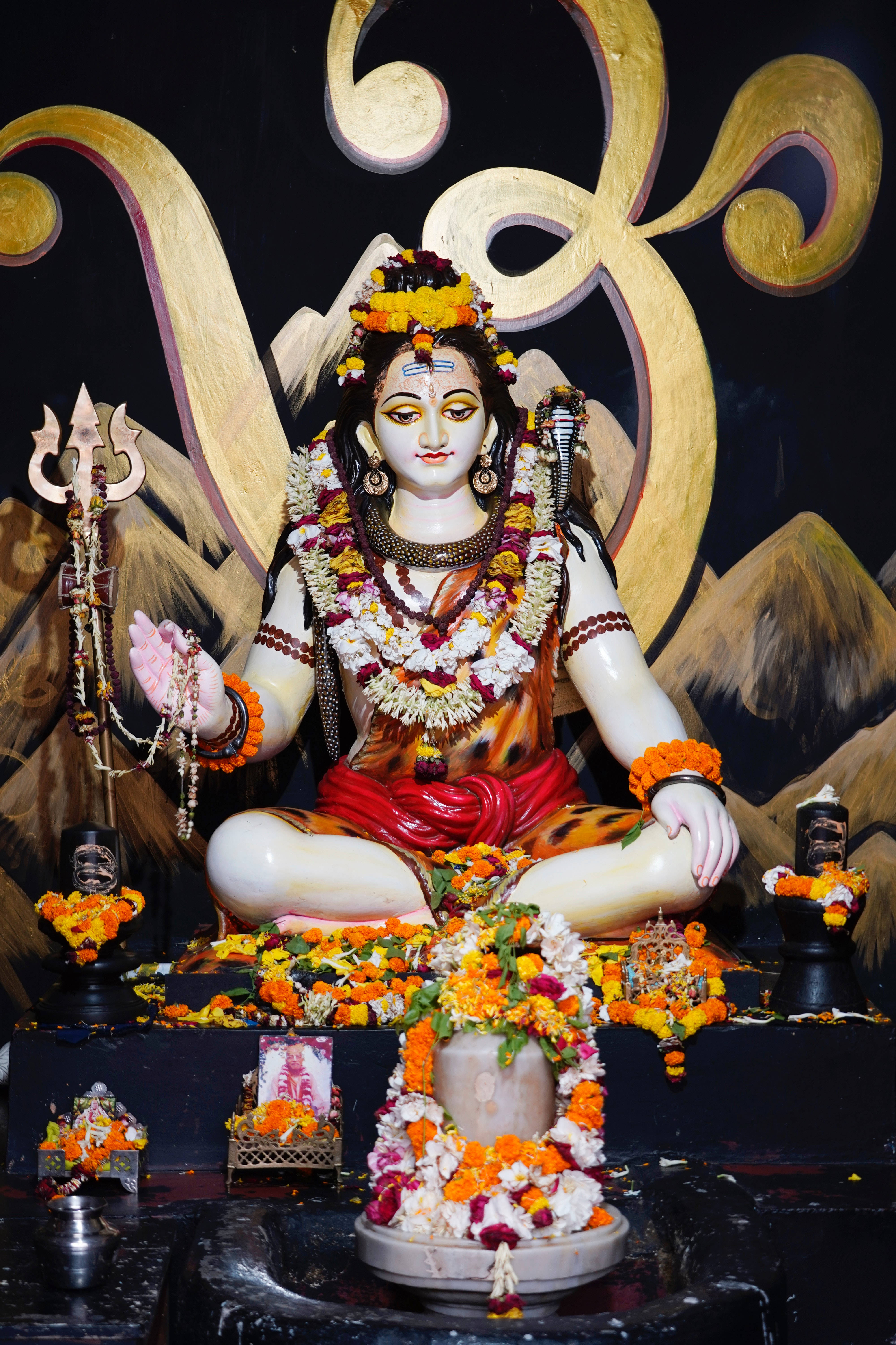 Lord Shiva, orange marigold garlands, white marigold garlands, 5K Phone Wallpaper
