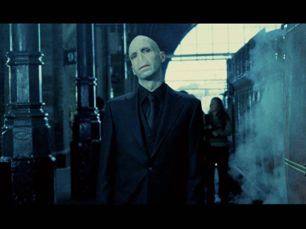 Lord Voldemort, black suit, dimly lit station, SD Desktop Wallpaper
