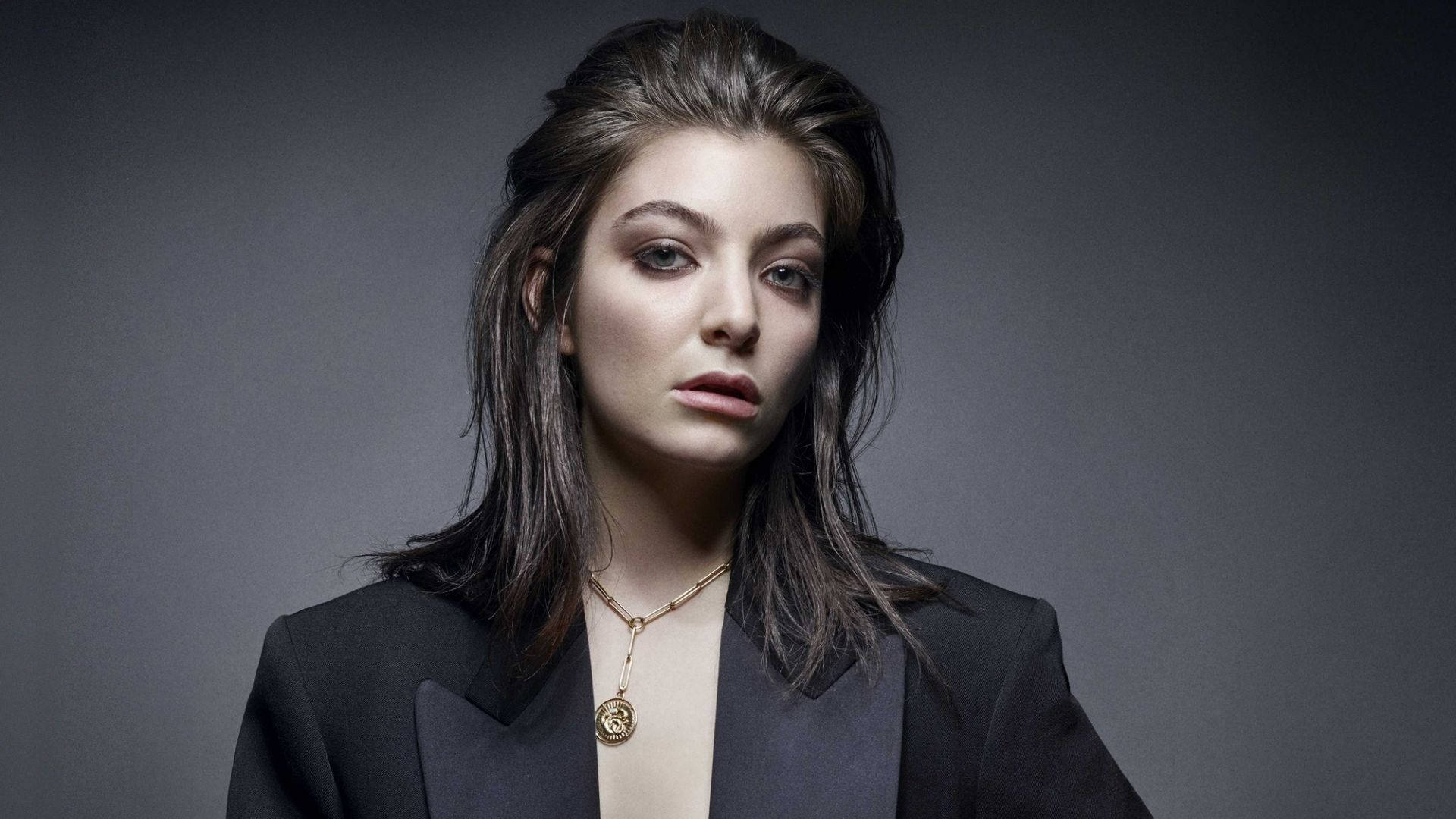 Lorde, black blazer, gold necklace, Full HD Desktop Wallpaper