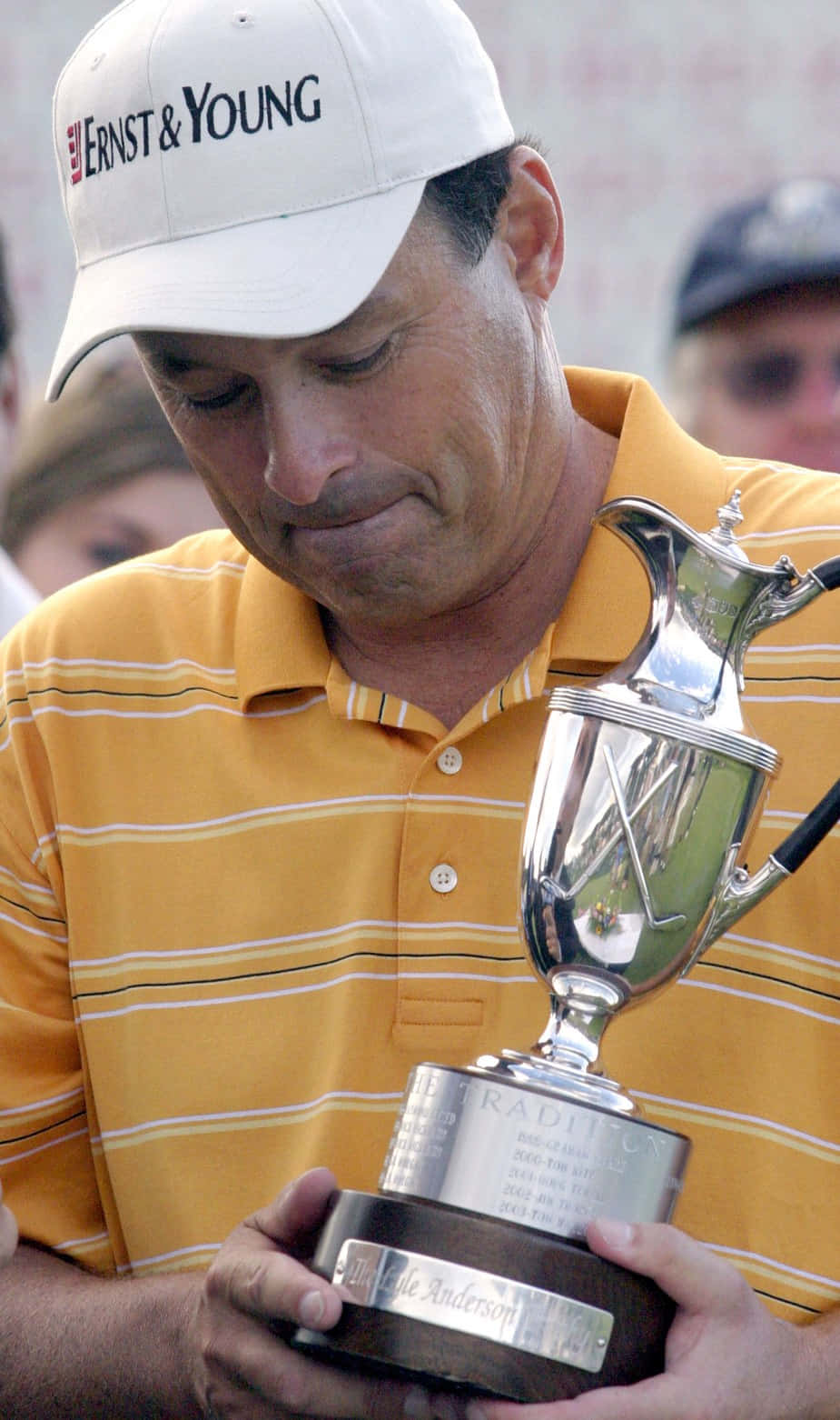 Loren Roberts, yellow striped shirt, gleaming silver trophy, HD Phone Wallpaper