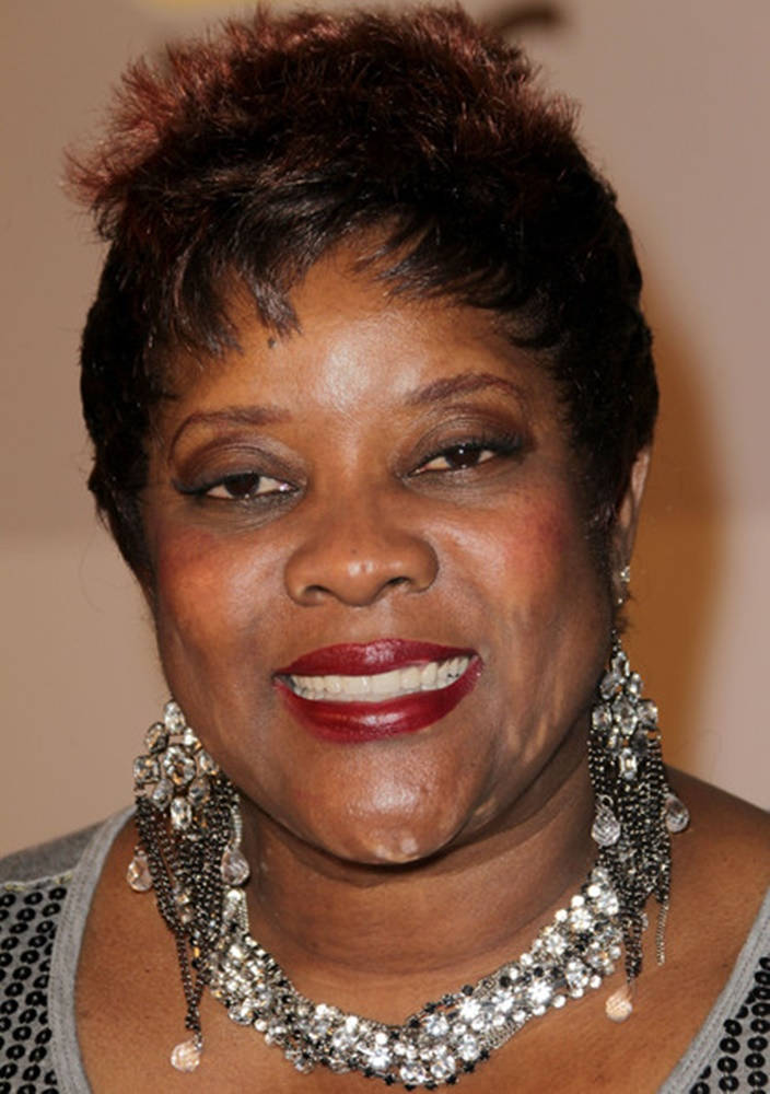 Loretta Devine, short dark hair, bold red lipstick, SD Phone Wallpaper
