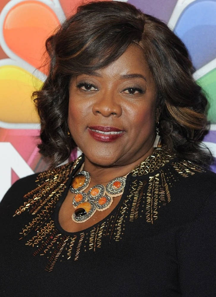 Loretta Devine, black top, ornate gold necklace, SD Phone Wallpaper