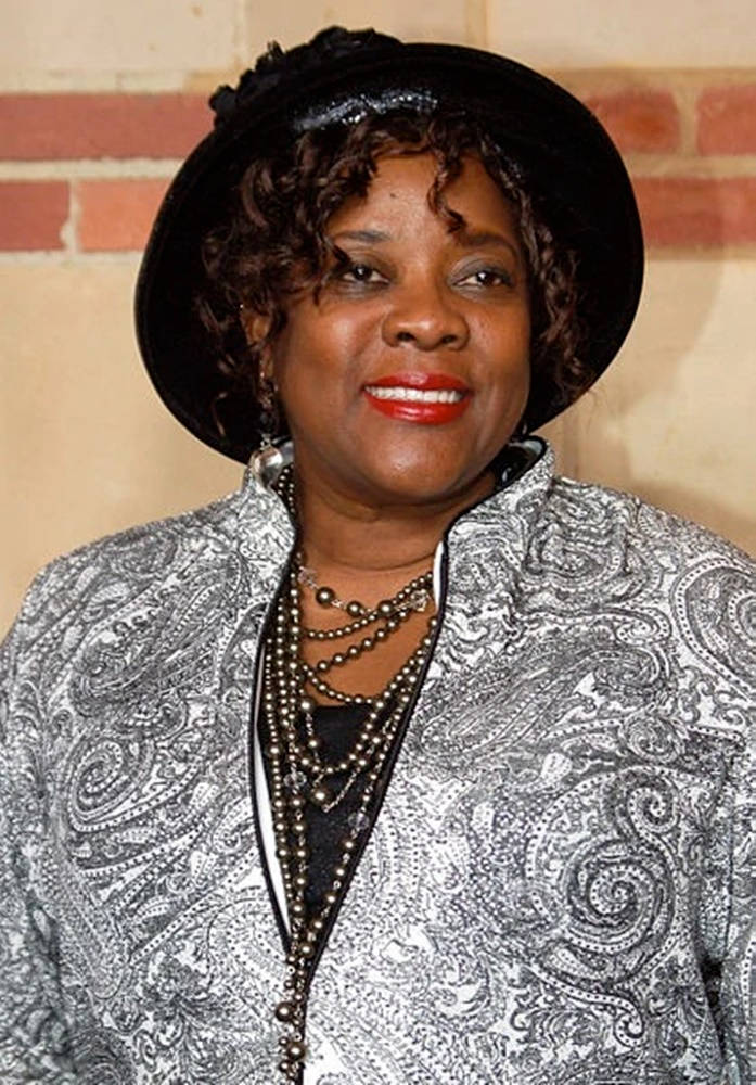 Loretta Devine, 2010 Hot Chocolate Nutcracker Production, black hat, SD Phone Wallpaper