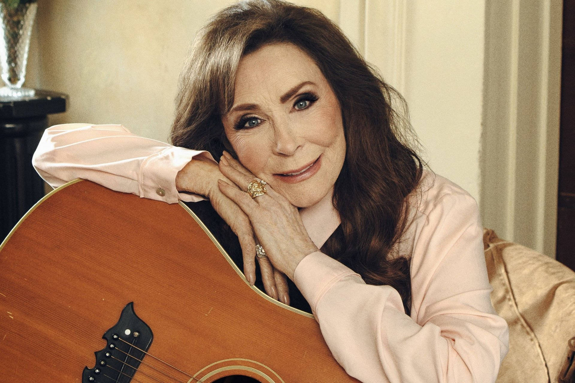 Loretta Lynn, country music pioneer, long brown hair, Full HD Desktop Wallpaper
