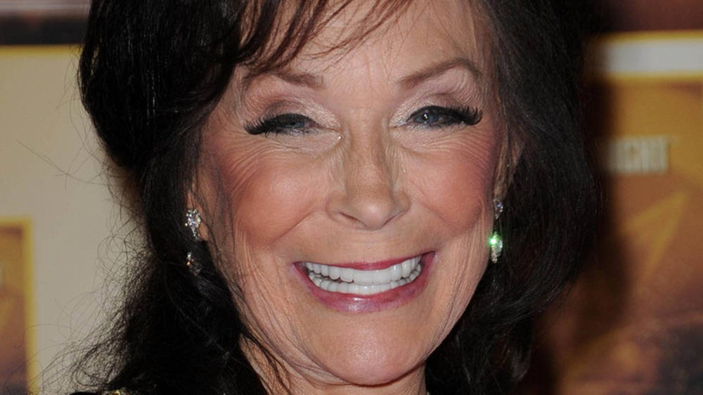 Loretta Lynn, country music artist, dark hair, SD Desktop Wallpaper