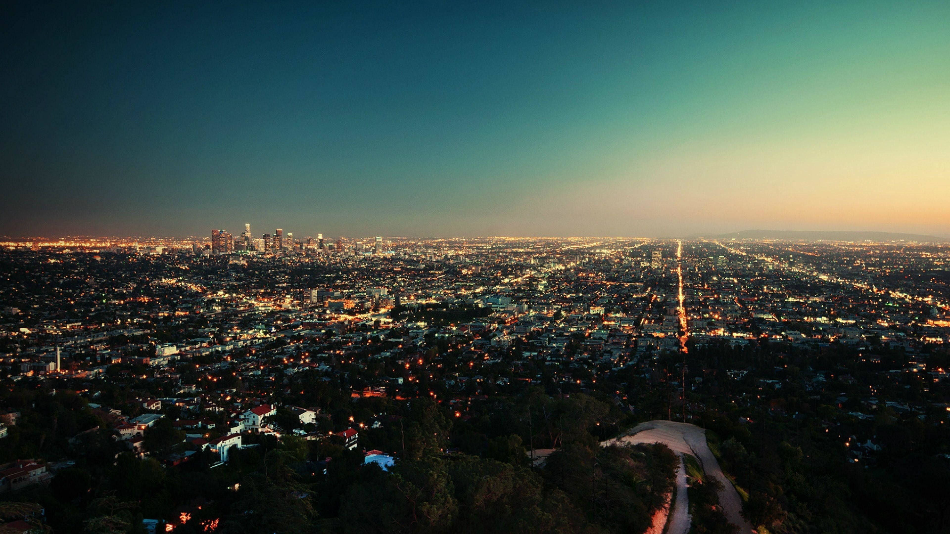 Los Angeles Sunset, dusk, glowing streetlights, 4K Desktop Wallpaper