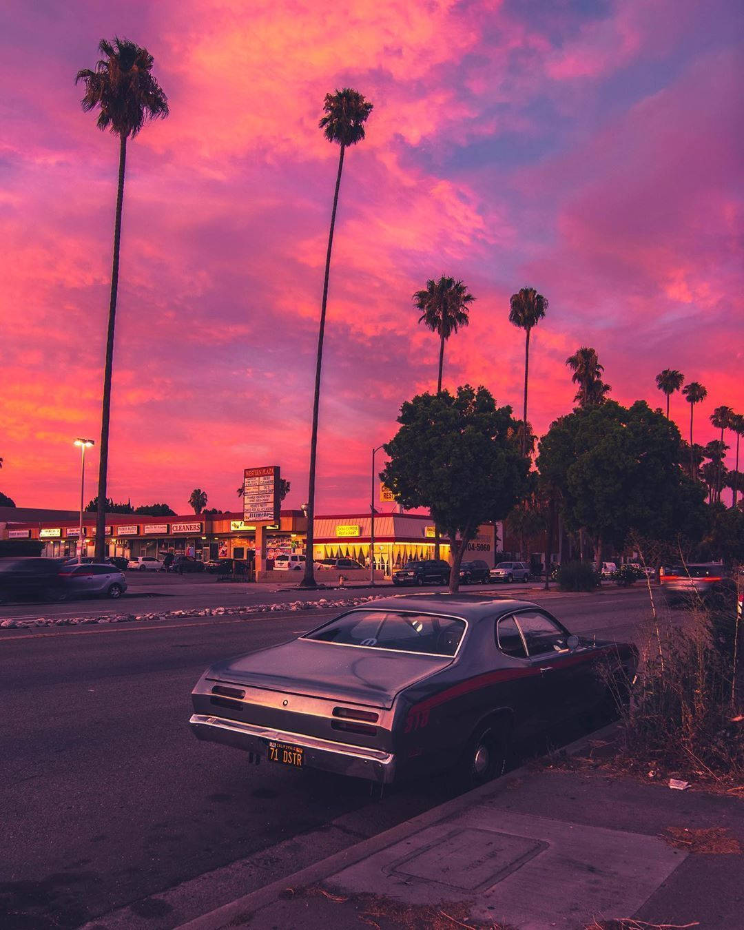 80s sunset vibe, vintage muscle car, pink and purple sunset sky, HD Phone Wallpaper