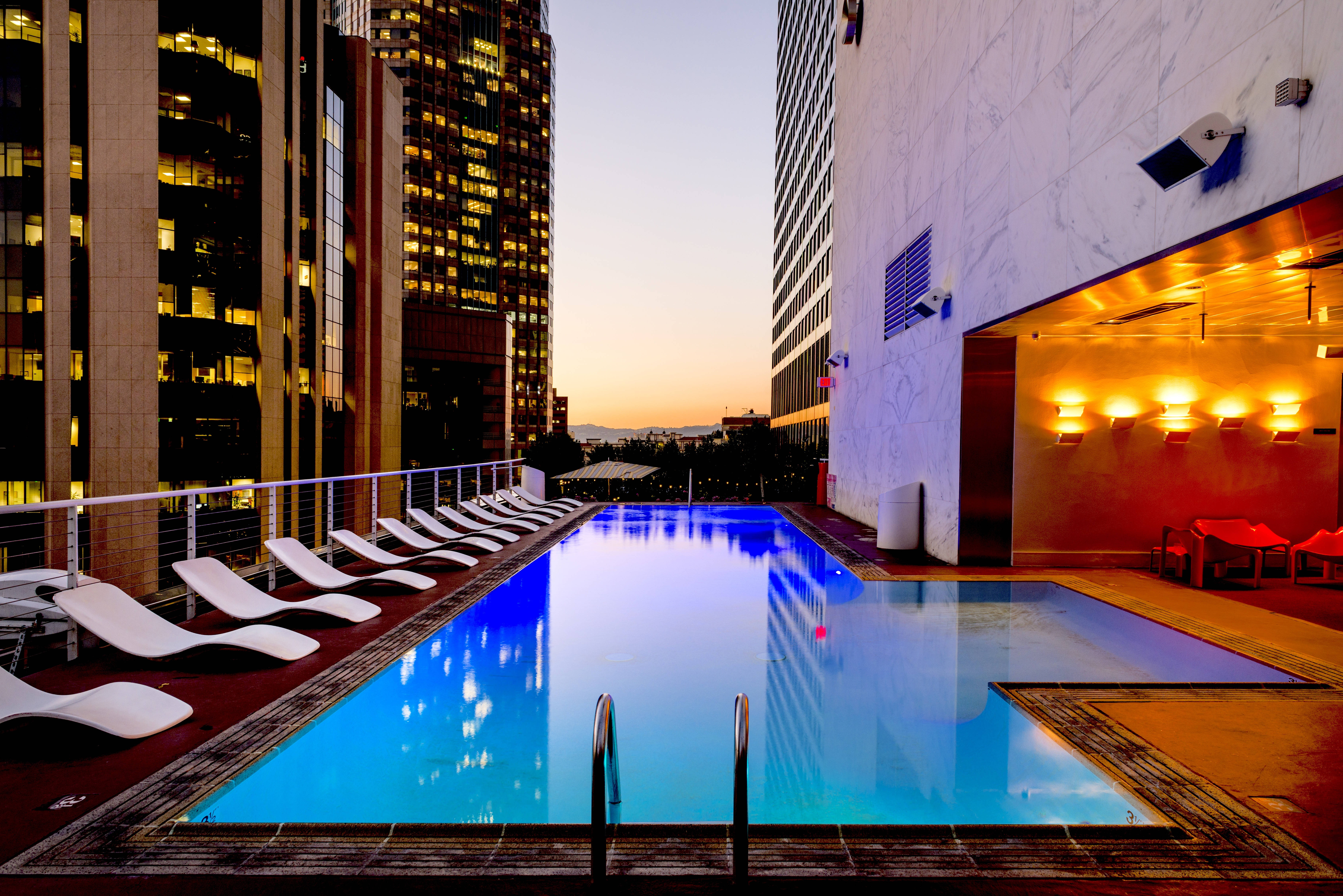 Los Angeles, rooftop pool, dusk, 5K Desktop Wallpaper