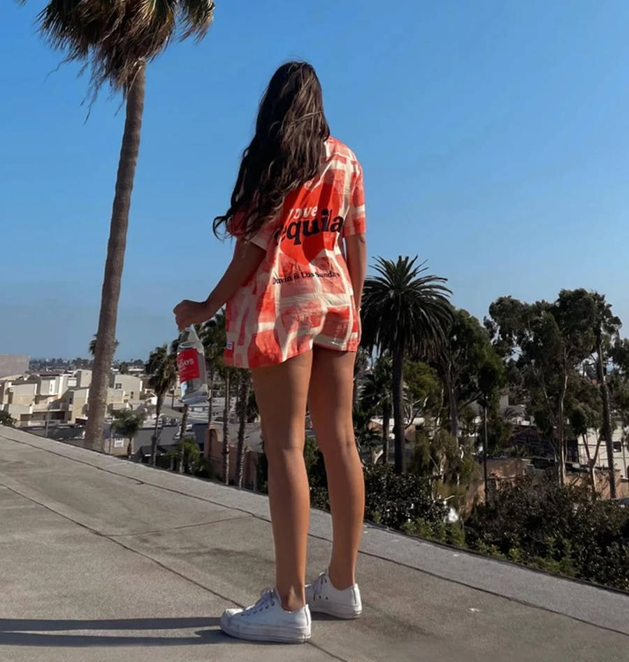 Los Sundays, cocktail shirt, vibrant orange and white patterned outfit, SD Phone Wallpaper
