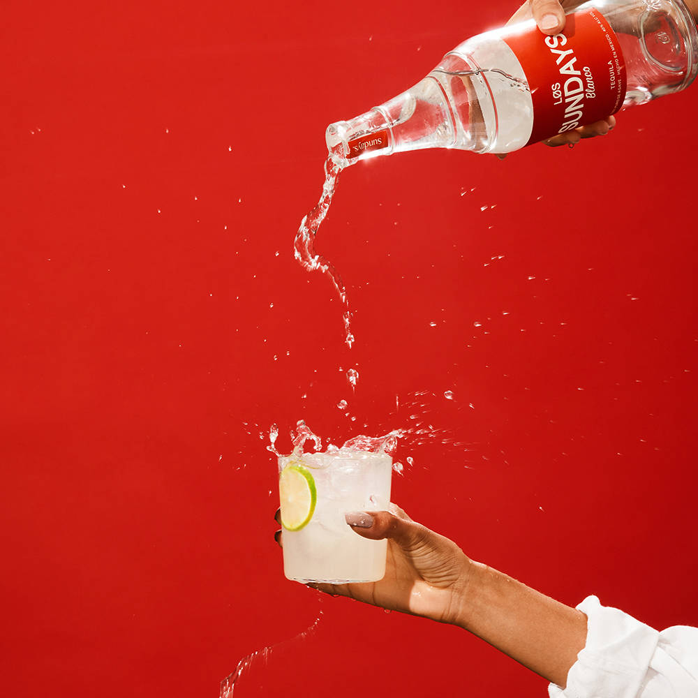 Los Sundays, clear liquor, bottle, SD Desktop Wallpaper