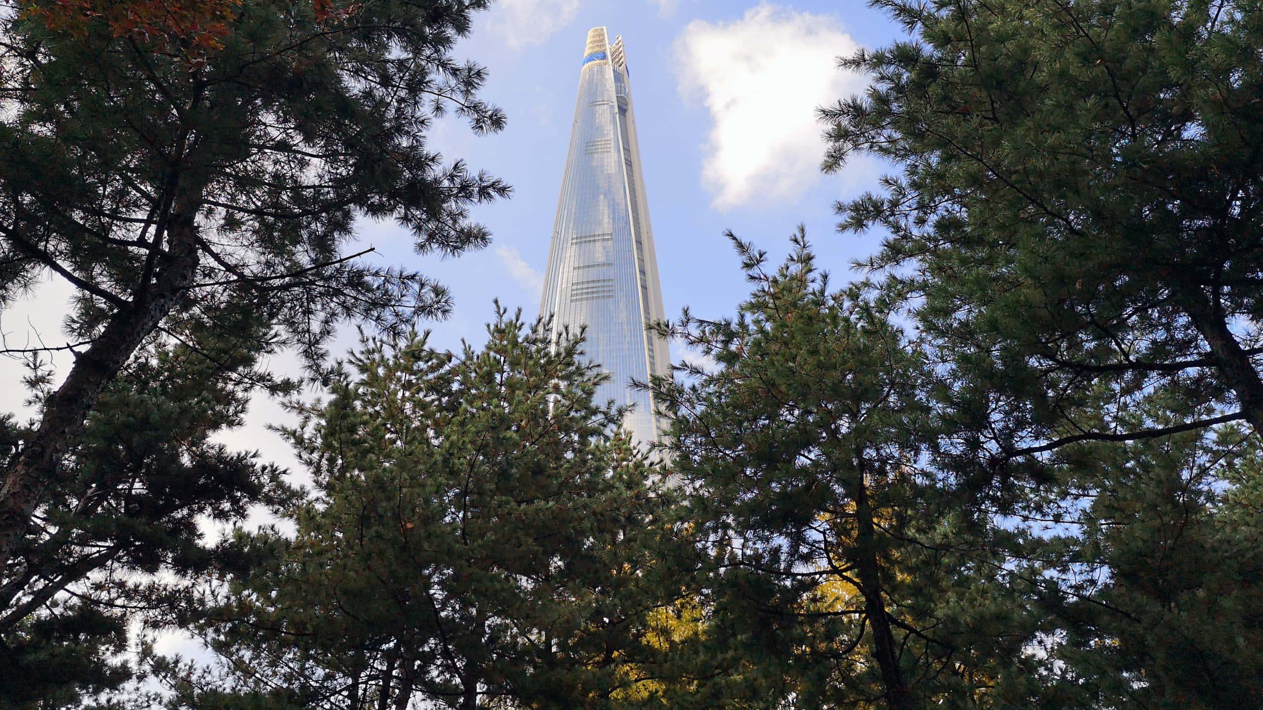 Lotte World Tower, glass skyscraper, blue sky, 2K Desktop Wallpaper
