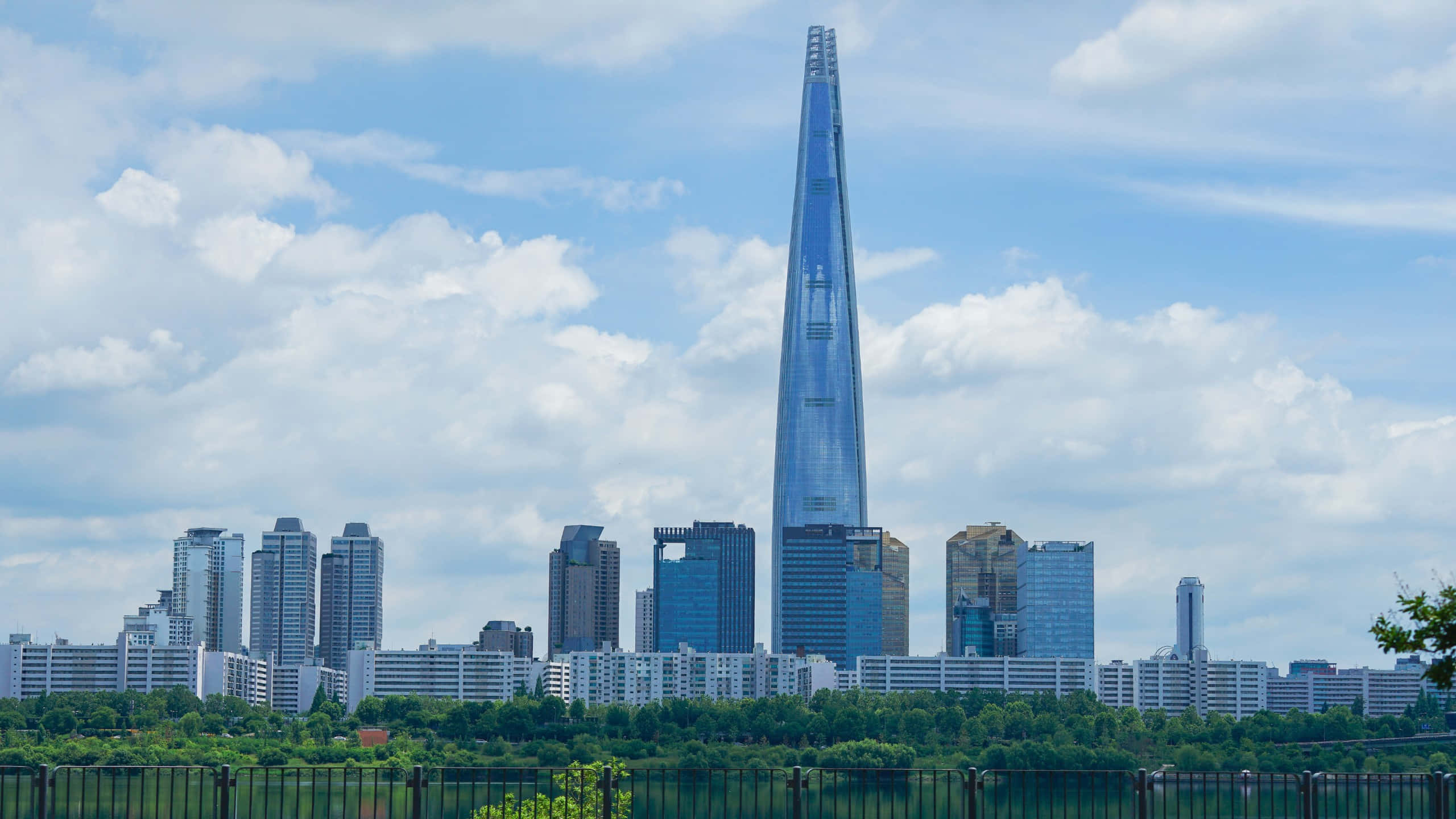 Lotte World Tower, skyline, glass skyscraper, 2K Desktop Wallpaper