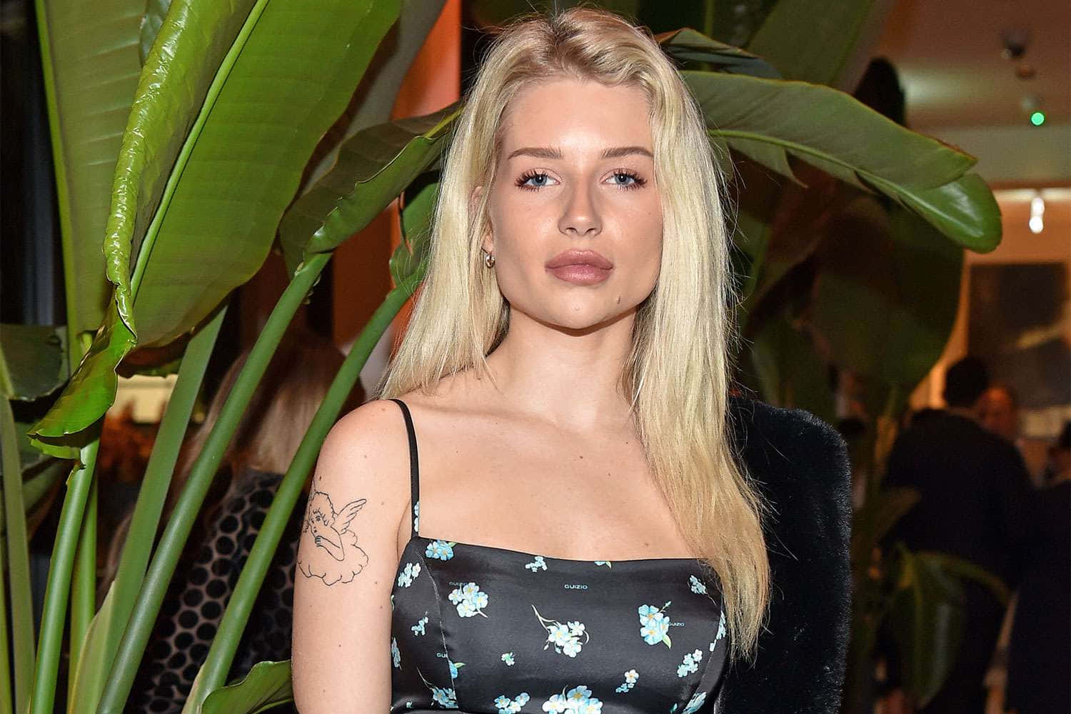 Lottie Moss, floral top, tattoo, HD Desktop Wallpaper