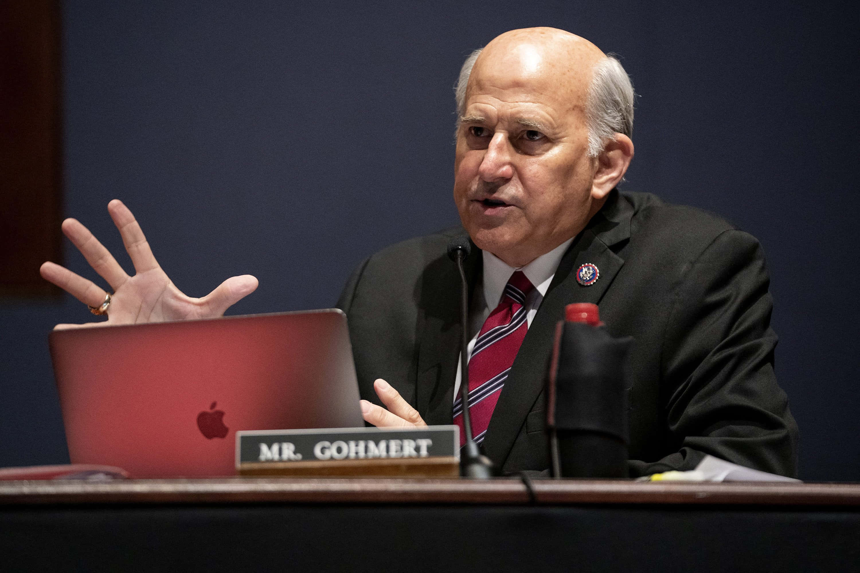 Louie Gohmert, Macbook laptop, dark suit, 2K Desktop Wallpaper