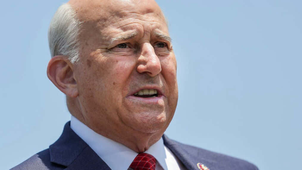 Louie Gohmert, suit, red tie, SD Desktop Wallpaper