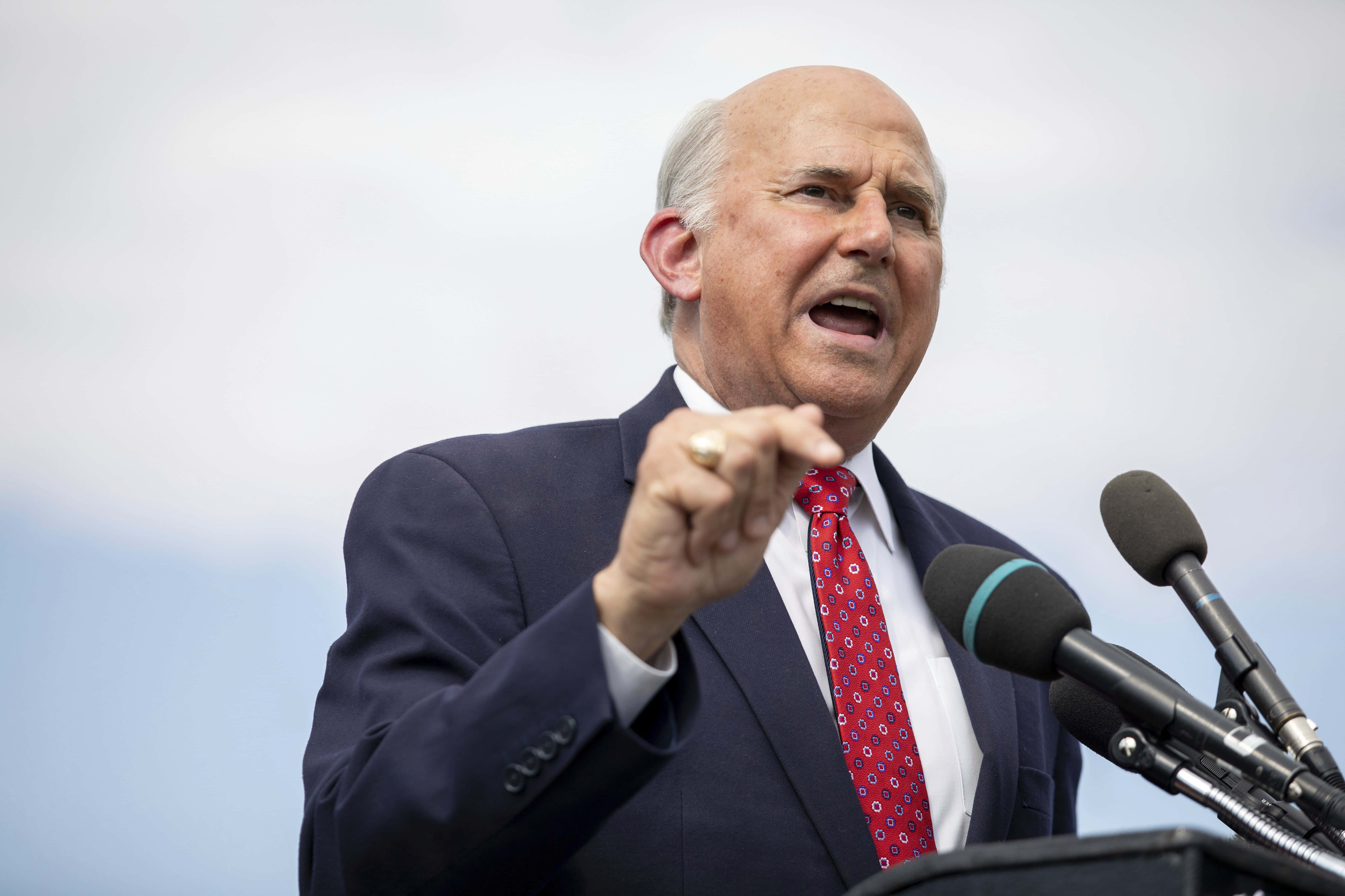 Louie Gohmert, dark suit, red patterned tie, 5K Desktop Wallpaper