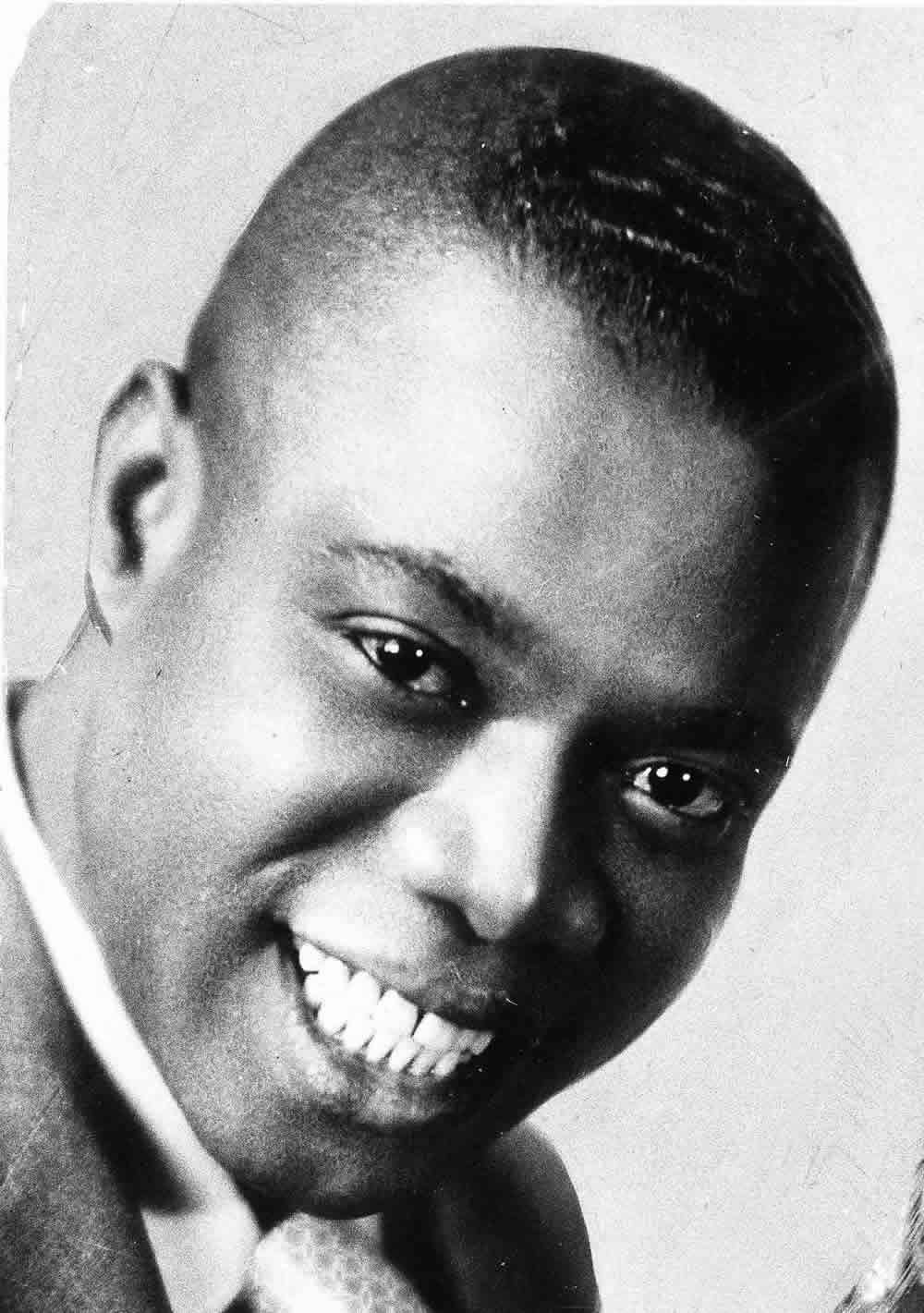 Louis Armstrong, black and white, smiling man, HD Phone Wallpaper