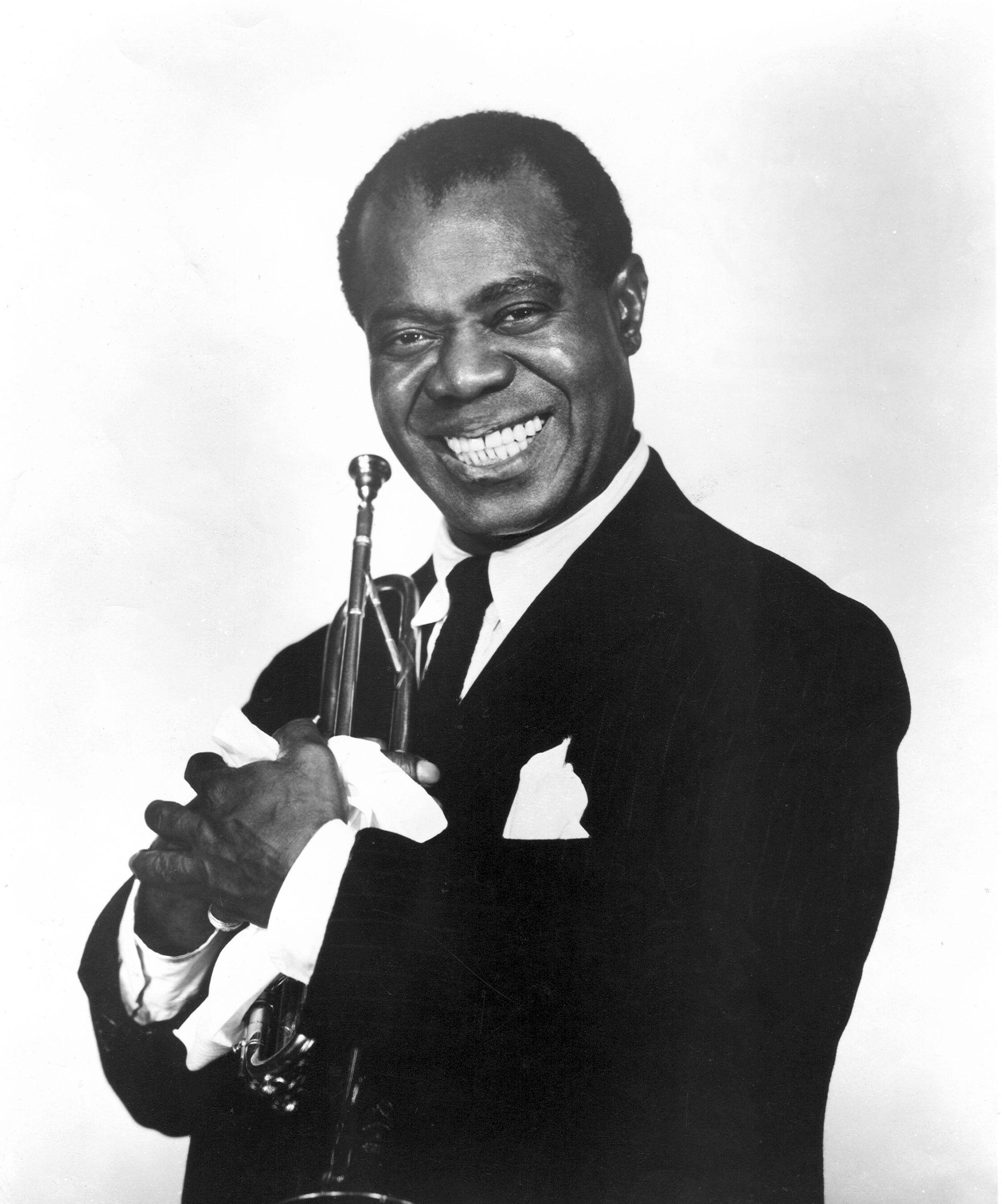 Louis Armstrong, jazz trumpeter, sharp suit, 2K Phone Wallpaper