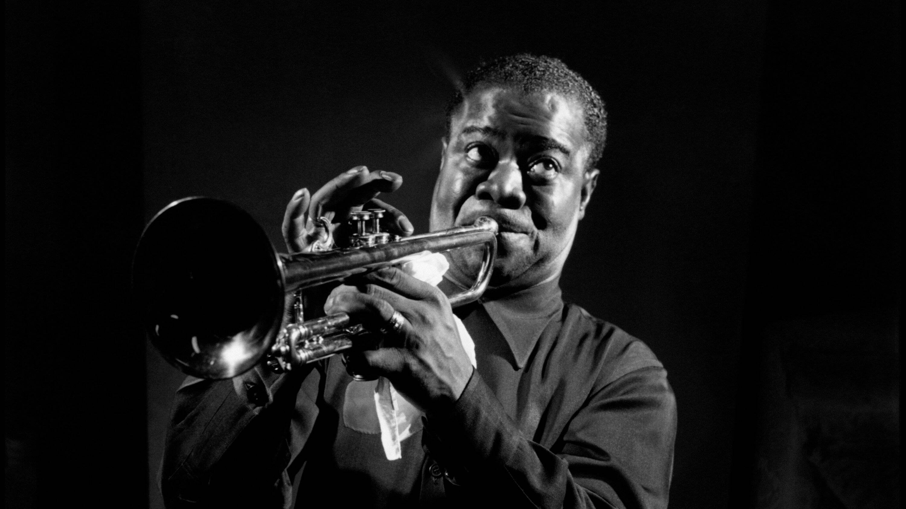 Louis Armstrong, jazz trumpeter, black and white studio portrait, 2K Desktop Wallpaper