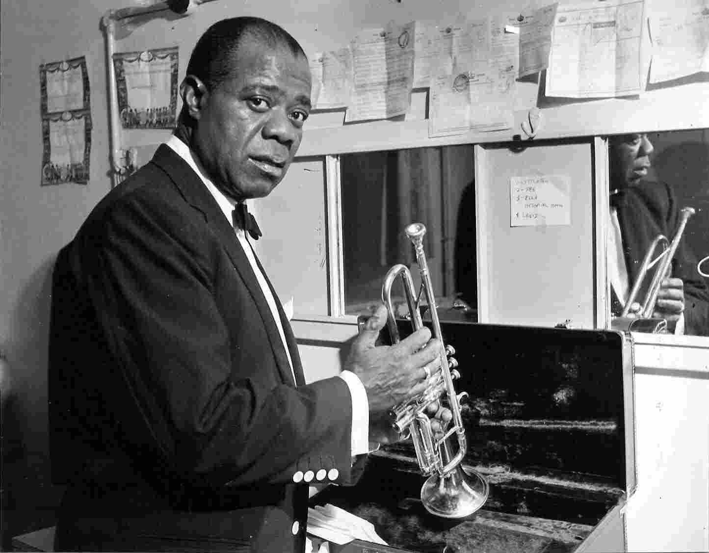 Louis Armstrong, jazz trumpeter, suit, HD Desktop Wallpaper