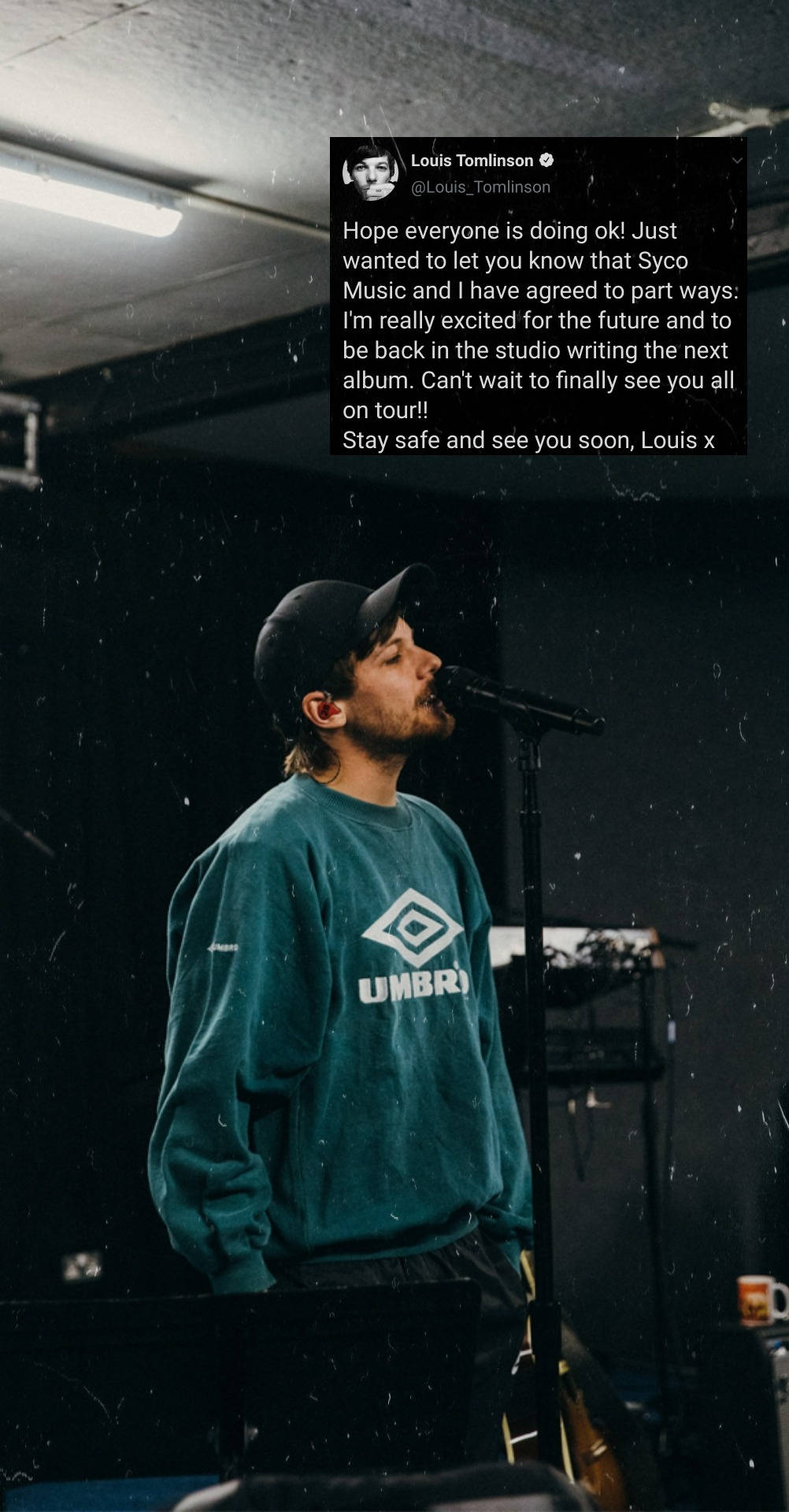 Louis Tomlinson, green sweatshirt, microphone, Full HD Phone Wallpaper