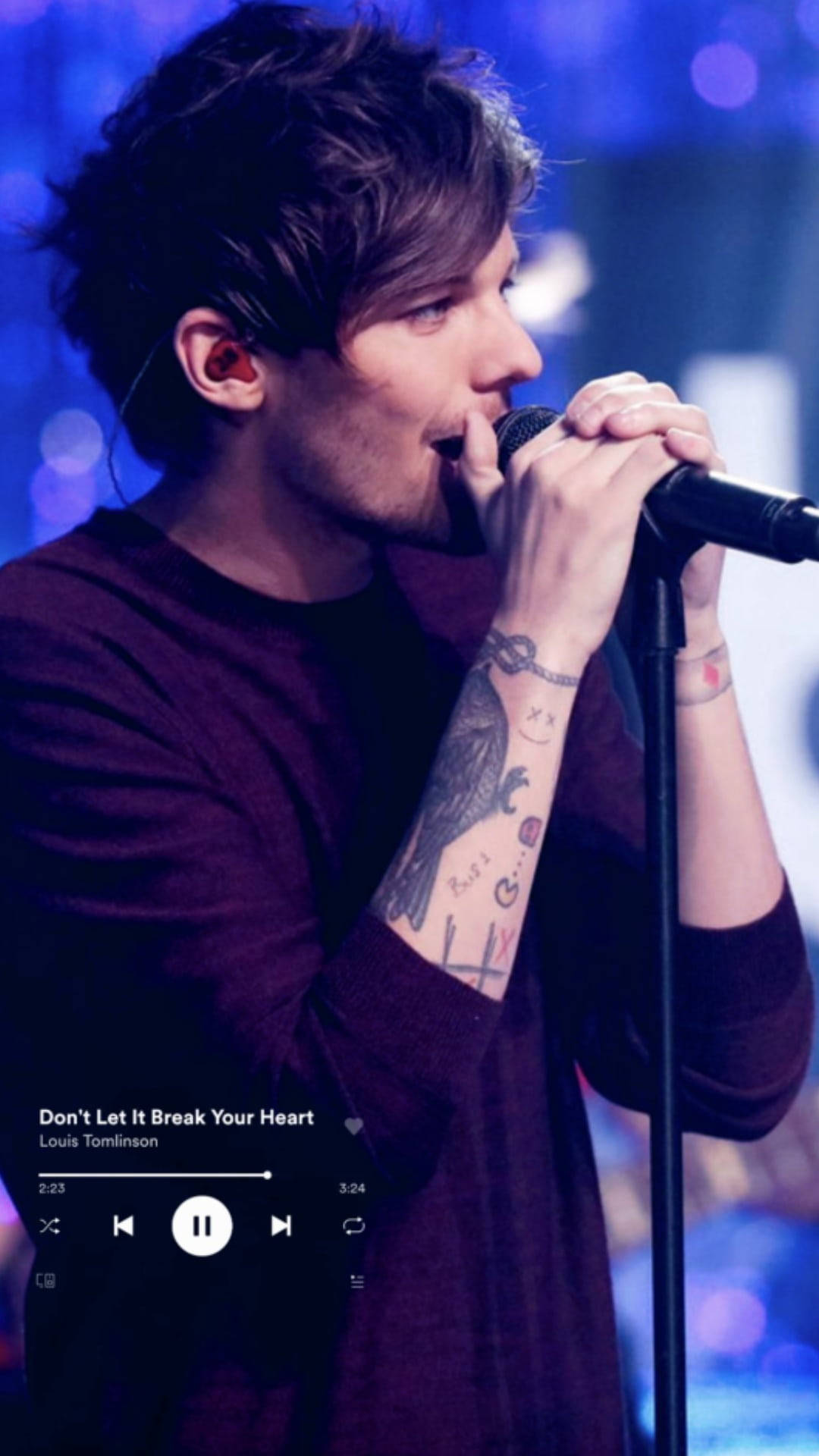 Louis Tomlinson, mic, blue stage lights, Full HD Phone Wallpaper