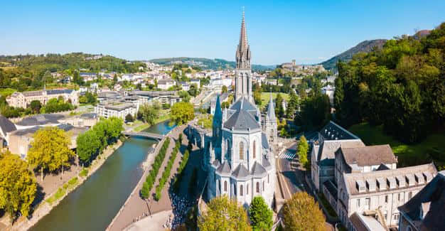 Lourdes Sanctuary, Gothic church, tall spire, SD Desktop Wallpaper