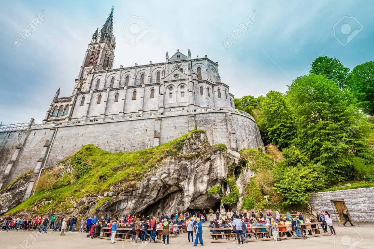 Lourdes Sanctuary, pilgrims gathering, grand stone cathedral, HD Desktop Wallpaper