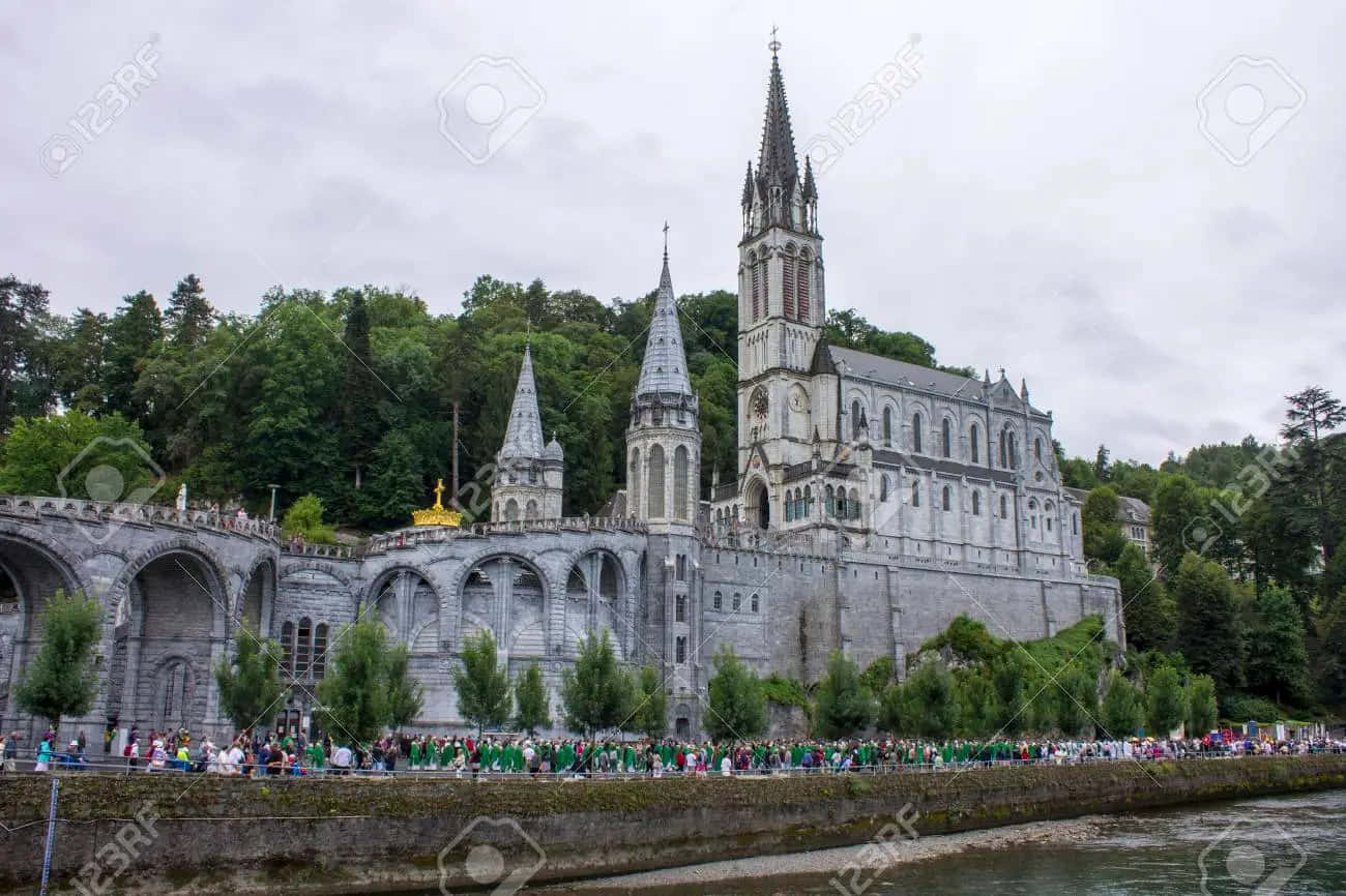 Lourdes Sanctuary, stone basilica, spires, HD Desktop Wallpaper