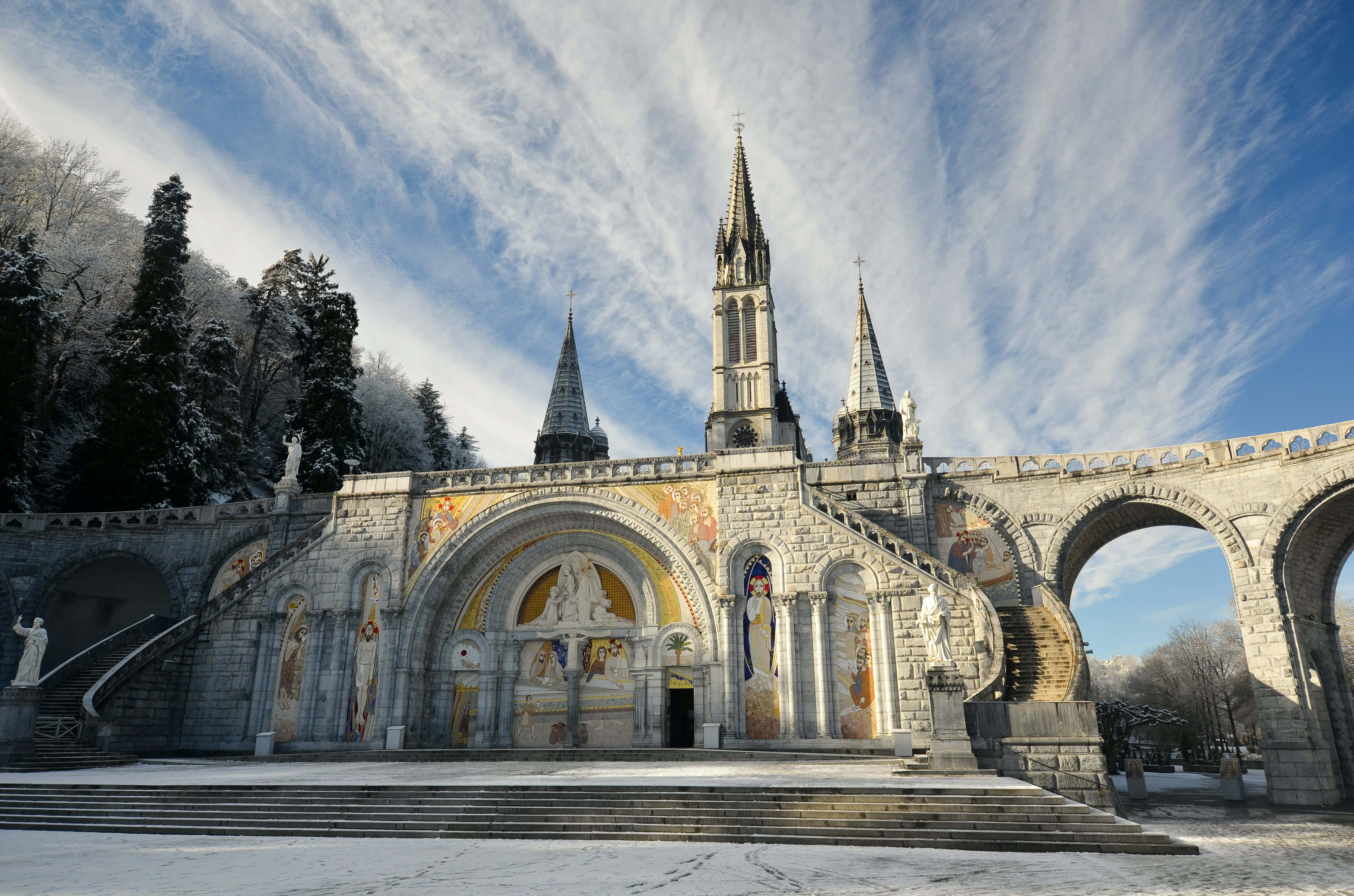 Lourdes Sanctuary, starlit night, snowy winter sky, 4K Desktop Wallpaper