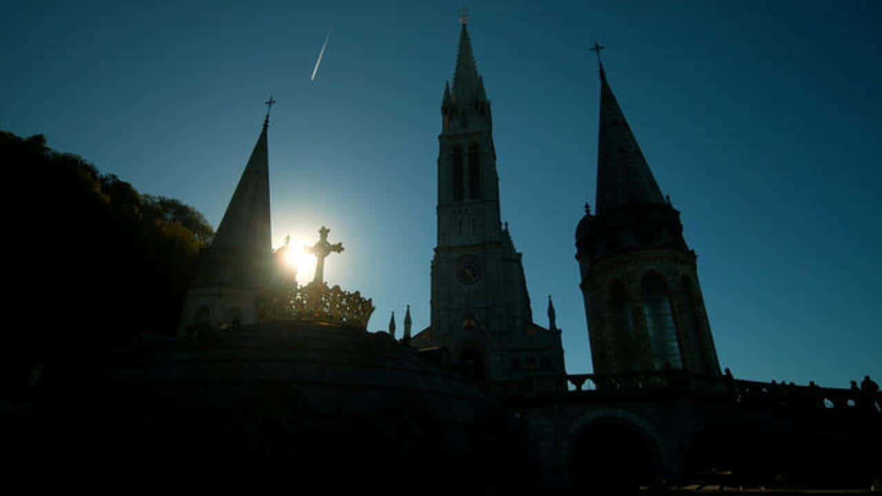 Lourdes Sanctuary, Gothic church spires, cross monument, HD Desktop Wallpaper