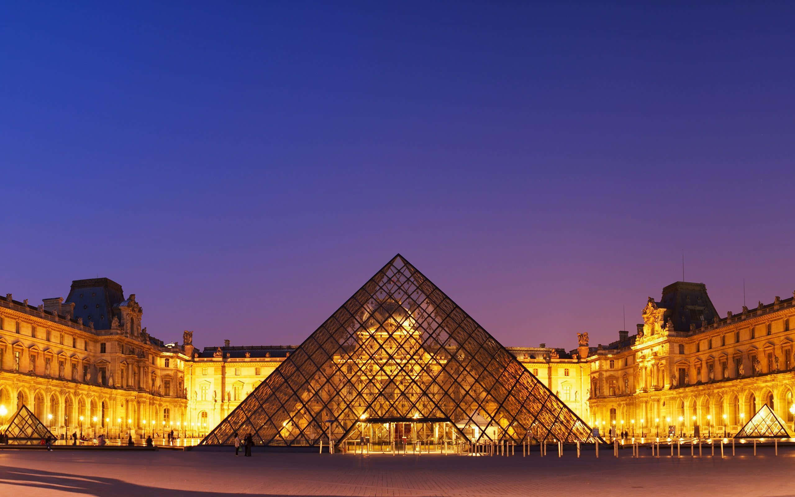 Louvre Museum, glass pyramid, twilight sky, 2K Desktop Wallpaper