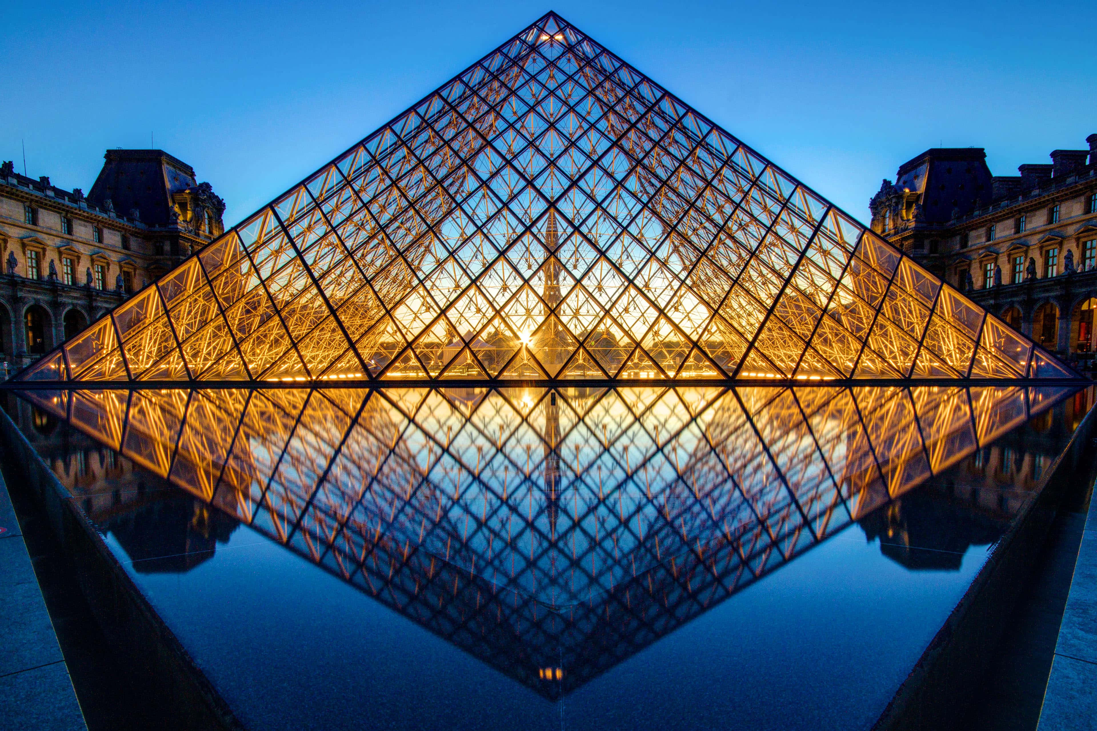 Louvre Museum, glass pyramid, dusk, 4K Desktop Wallpaper