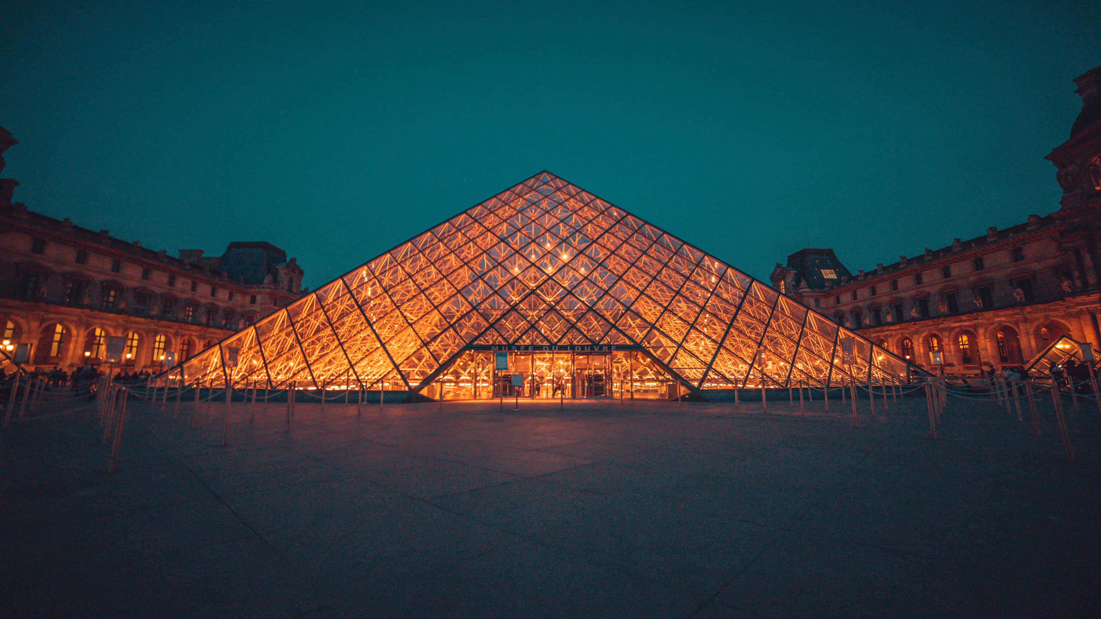 Louvre Museum, glass pyramid, night sky, 4K Desktop Wallpaper
