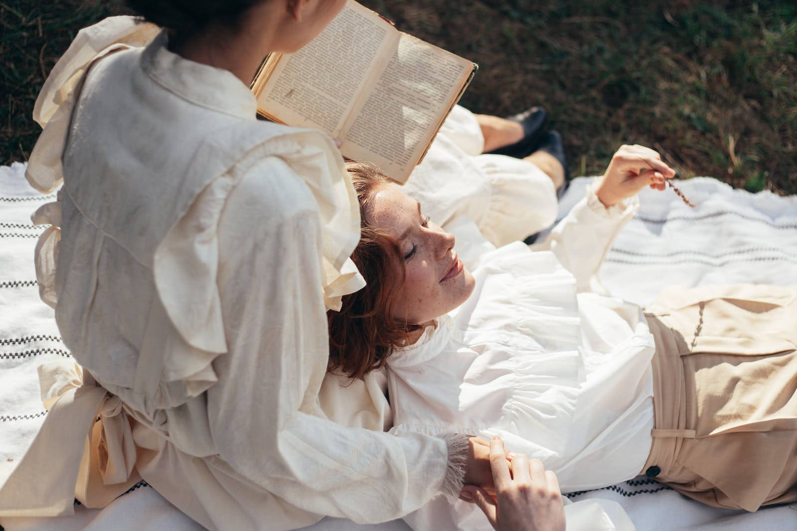 white vintage dresses, patterned blanket, outdoors, HD Desktop Wallpaper